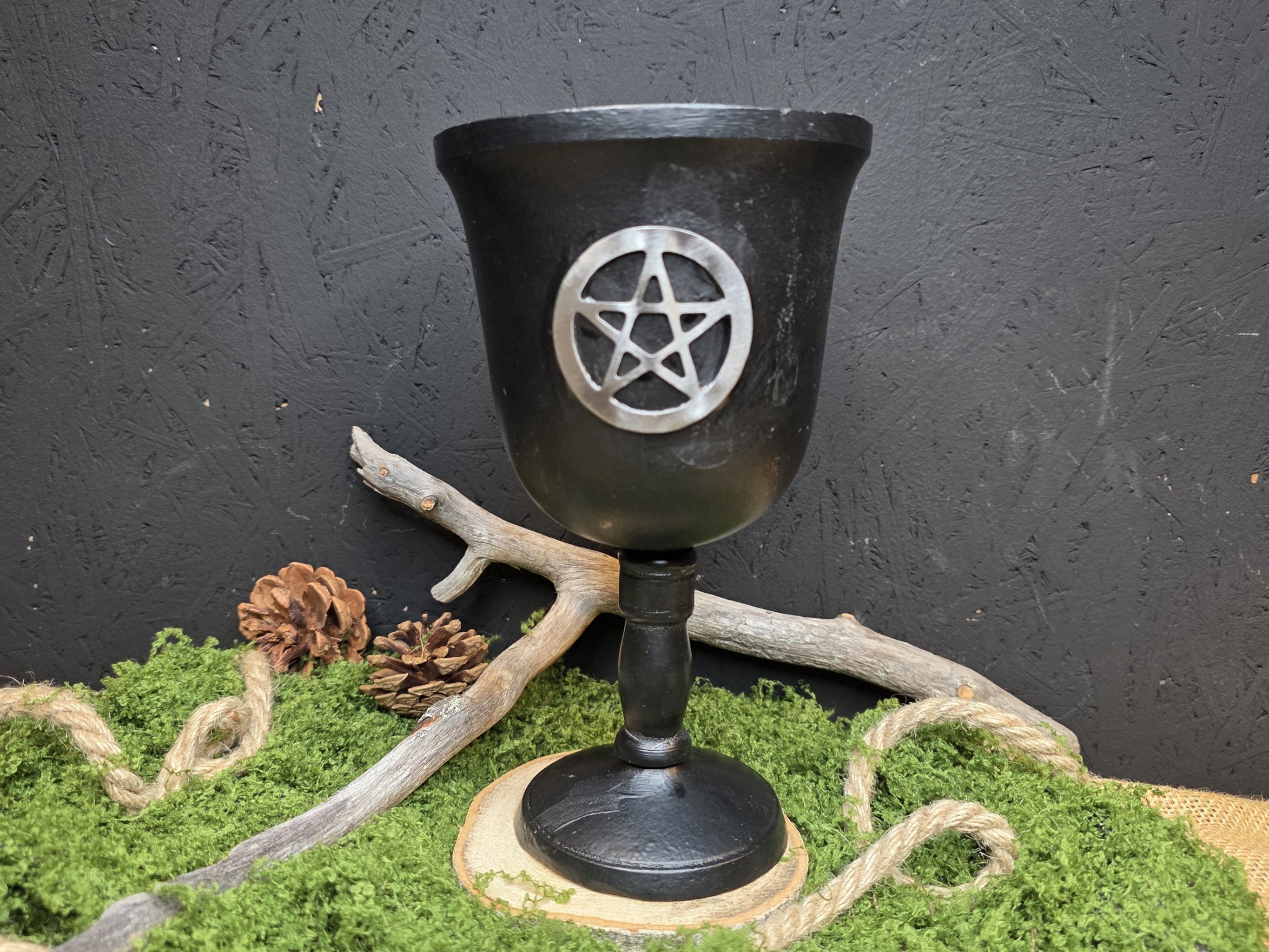 Valurautainen Pentagram Alttarimalja