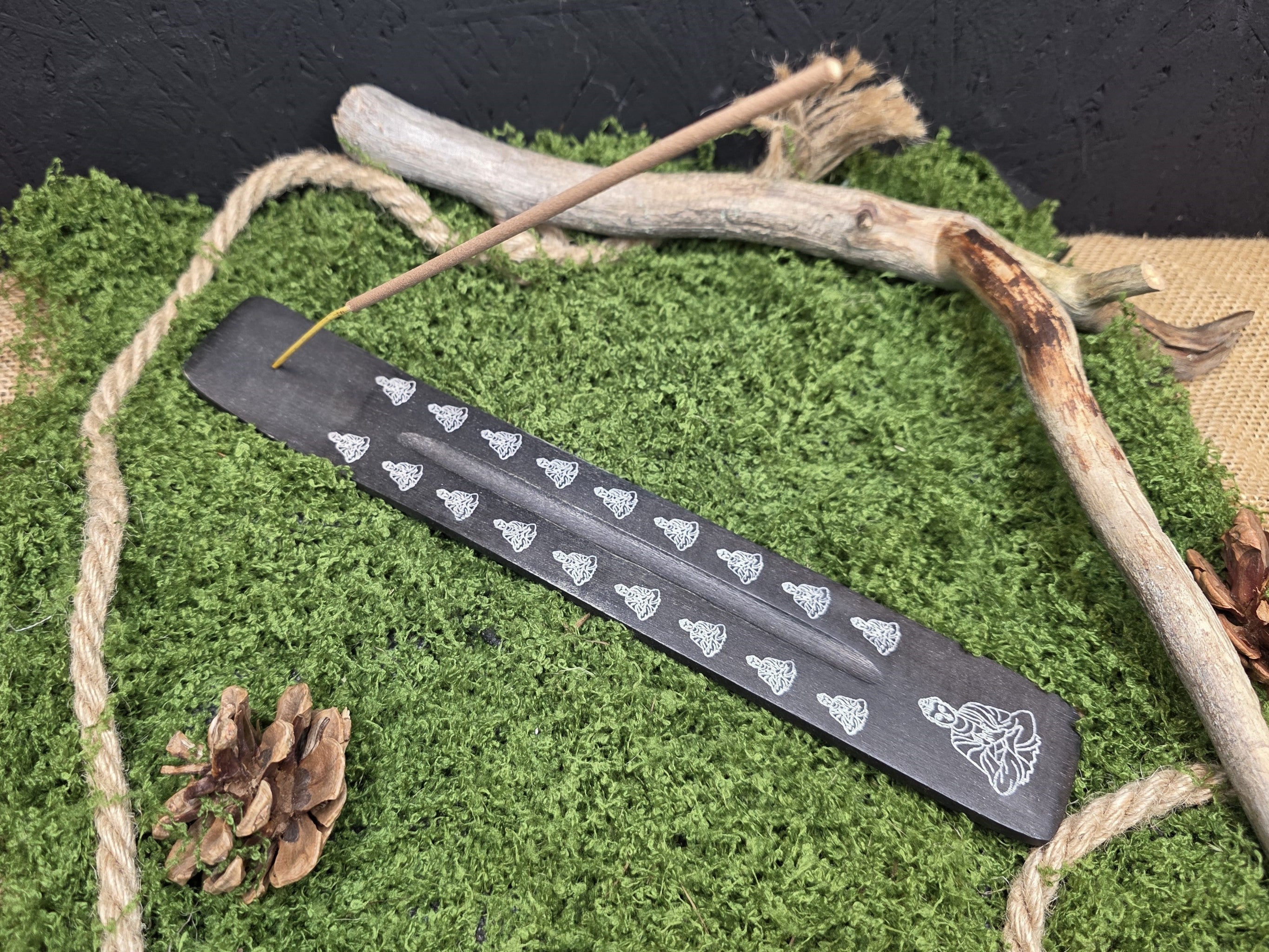 Tummat puiset suitsukepidikkeet