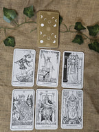 Color Your Own Tarot -tarotkortit