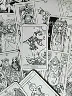 Color Your Own Tarot -tarotkortit