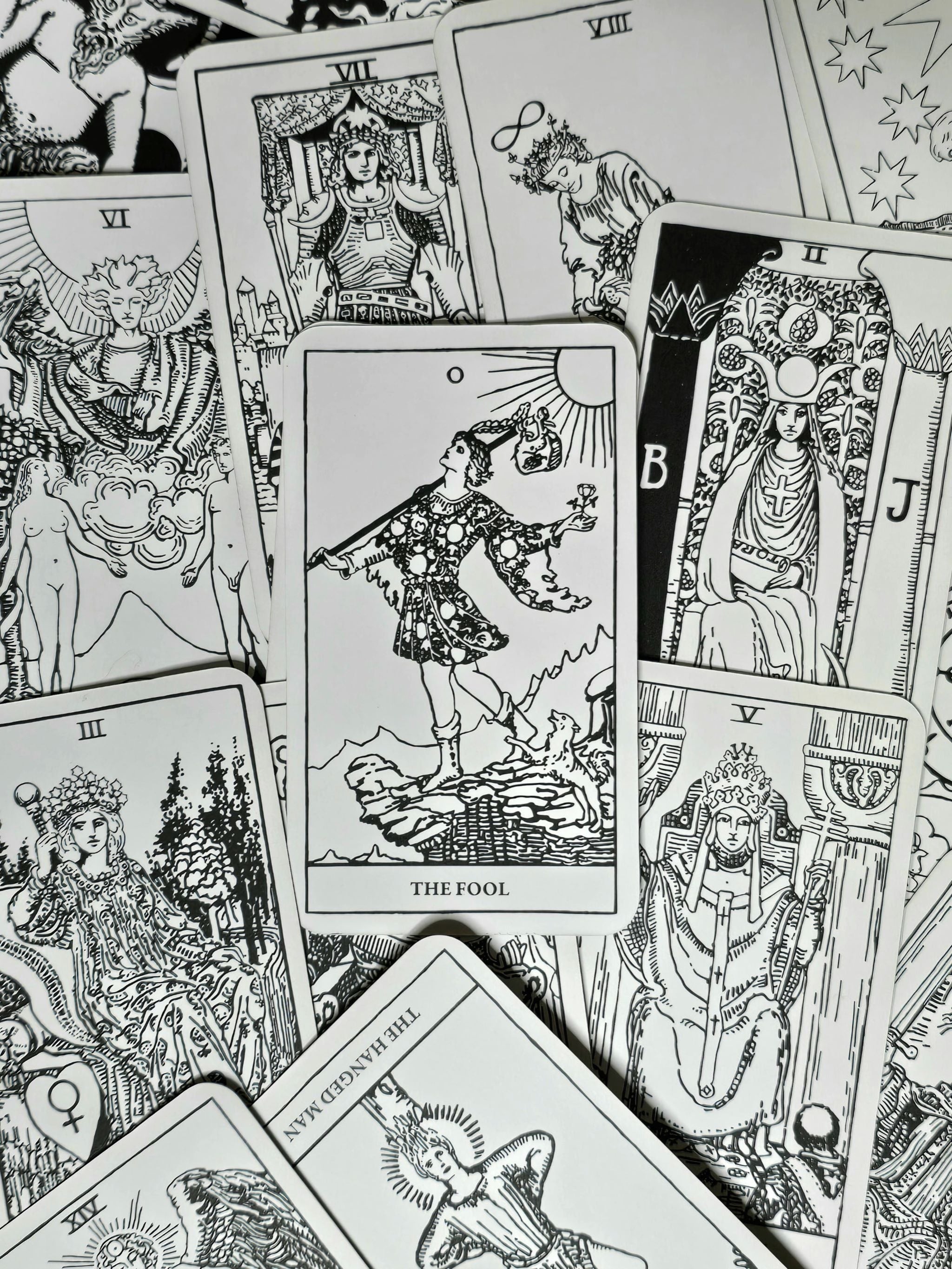Color Your Own Tarot -tarotkortit
