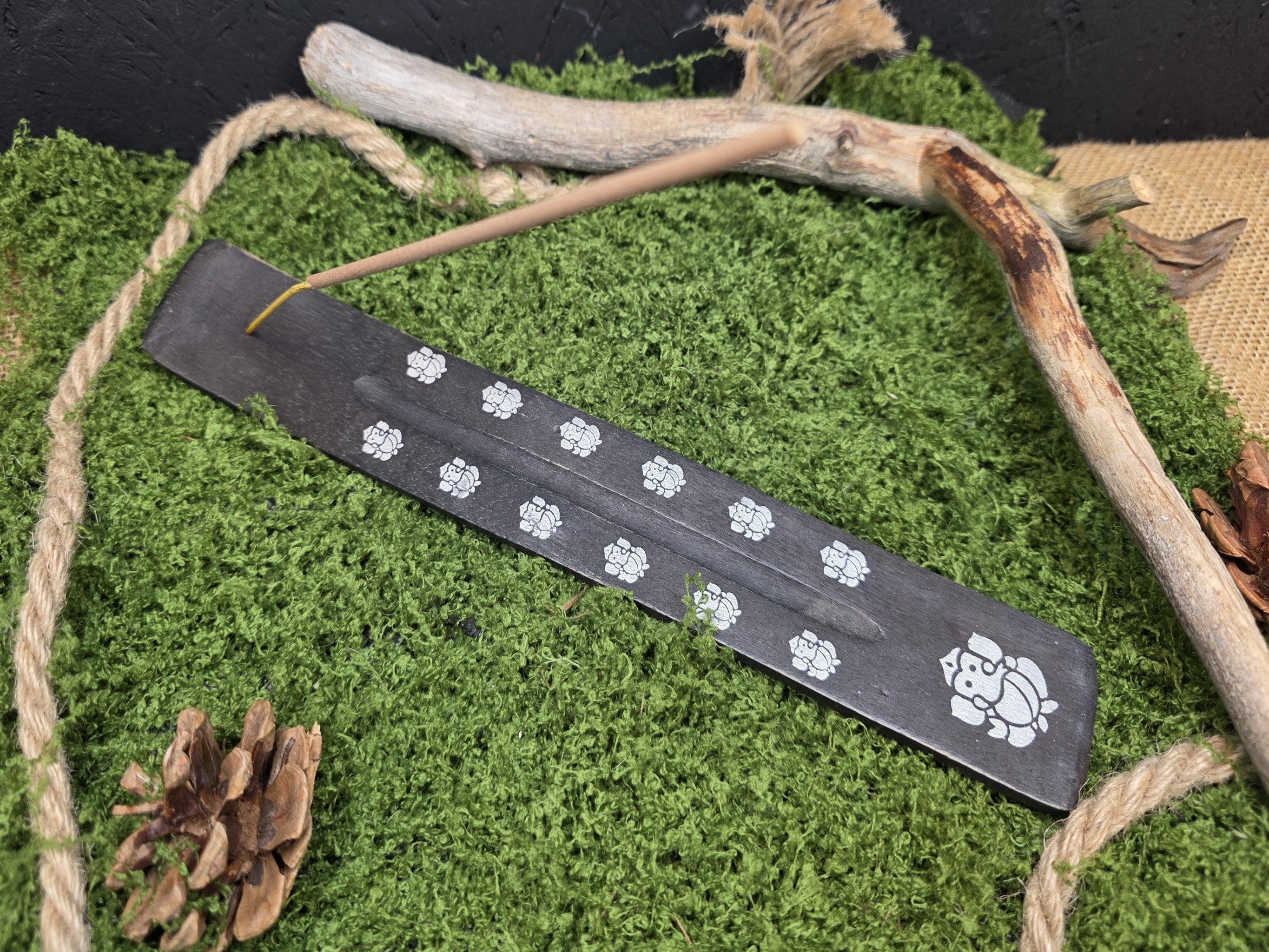 Tummat puiset suitsukepidikkeet