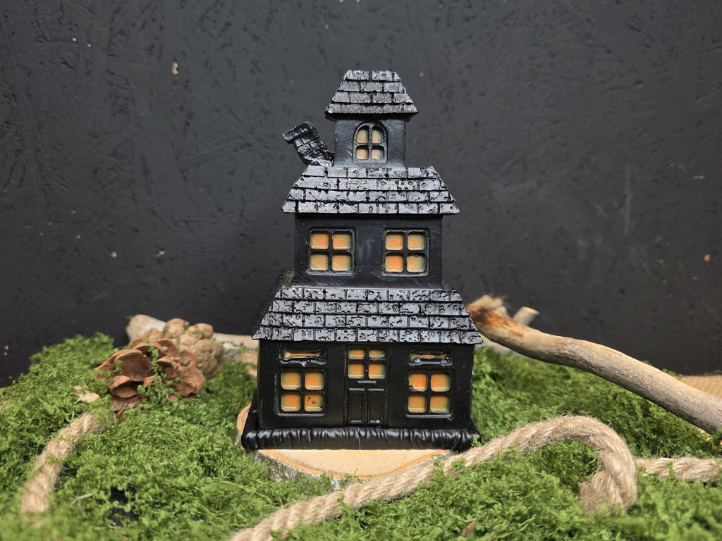 Kummitustalon mallinen suitsukepoltin.