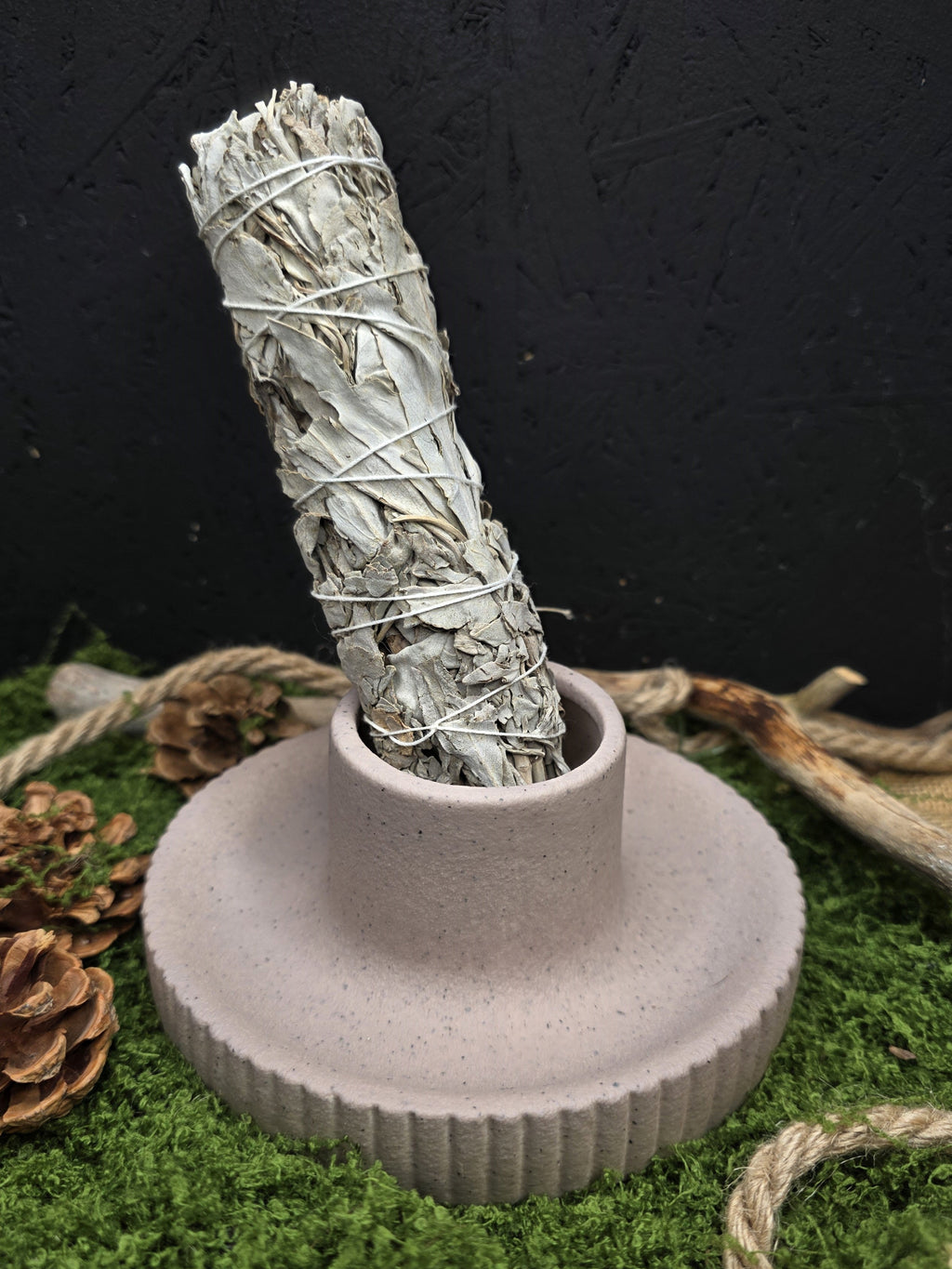 Keraaminen salvia pidike