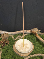 Keraaminen lumihiutale suitsukelautanen