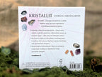 Kristalli, energiaa kristalleista, erilaisia kiviä ja oppaan sisältävä pakkaus. 