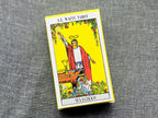 Lahajapakkaus sisältää Kuparikettu &Heikki Saure, Noitakirja; A.E. Waite Tarot - kortit;
Onyx kiven;
Ametisti kiven.