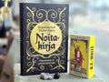 Lahajapakkaus sisältää Kuparikettu &Heikki Saure, Noitakirja; A.E. Waite Tarot - kortit;
Onyx kiven;
Ametisti kiven.
