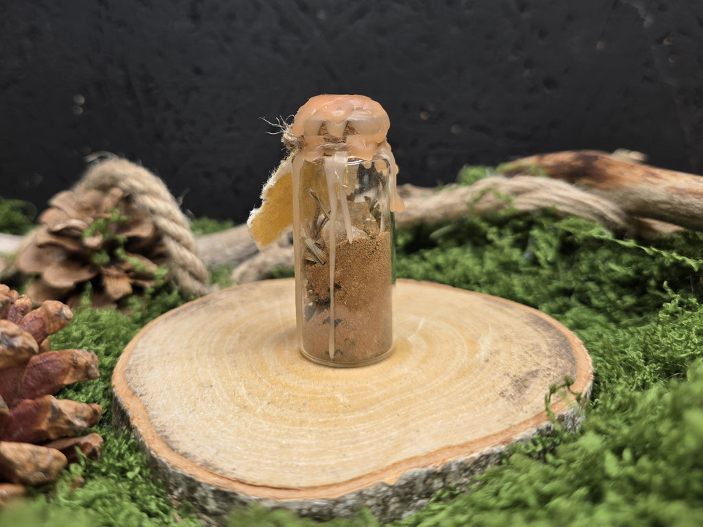 Loitsupullo sisältö: musta suola, kaneli, sitruunamelissa, sitriini ja oranssi vaha.