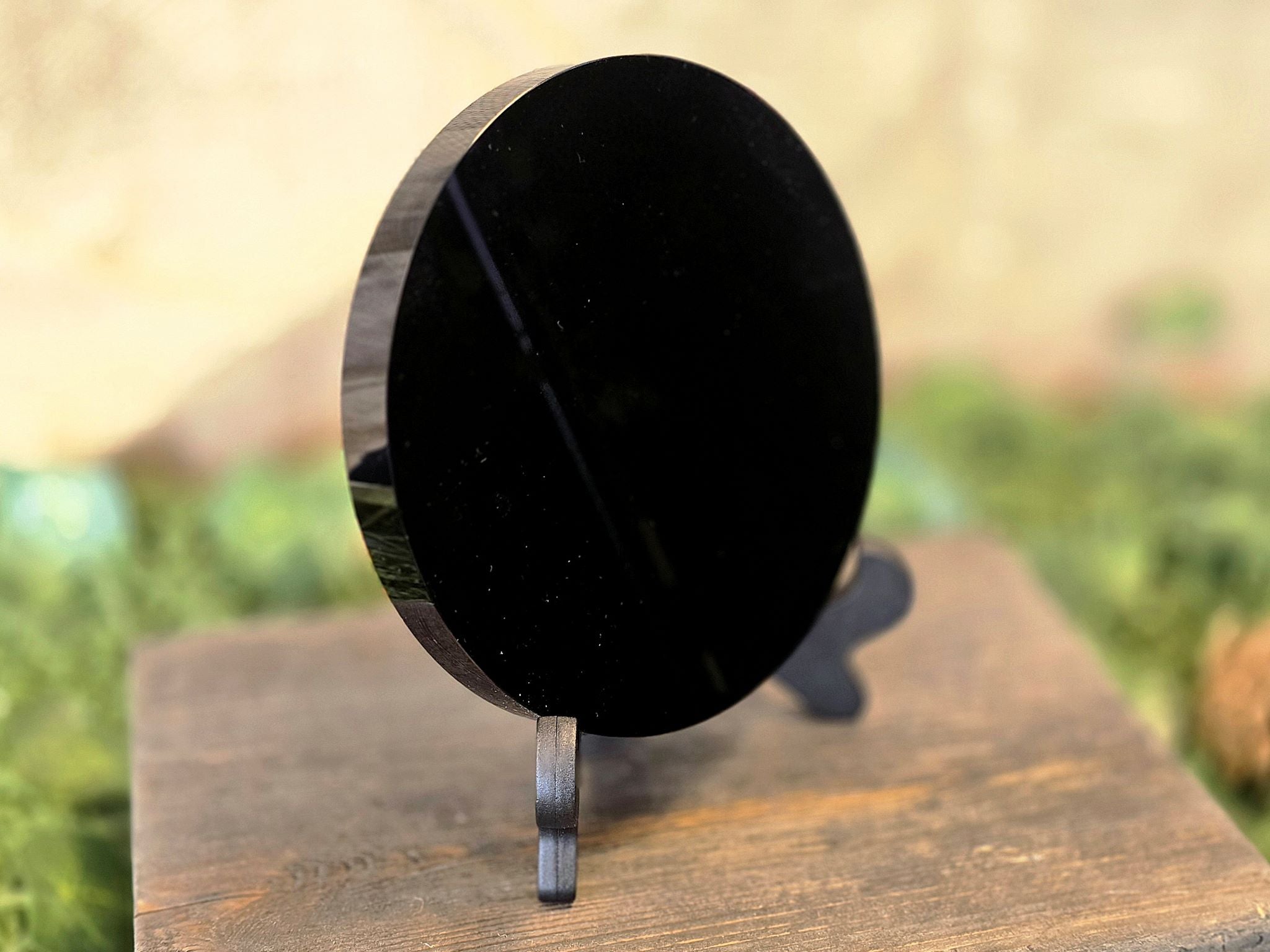 Iso obsidiaanipeili