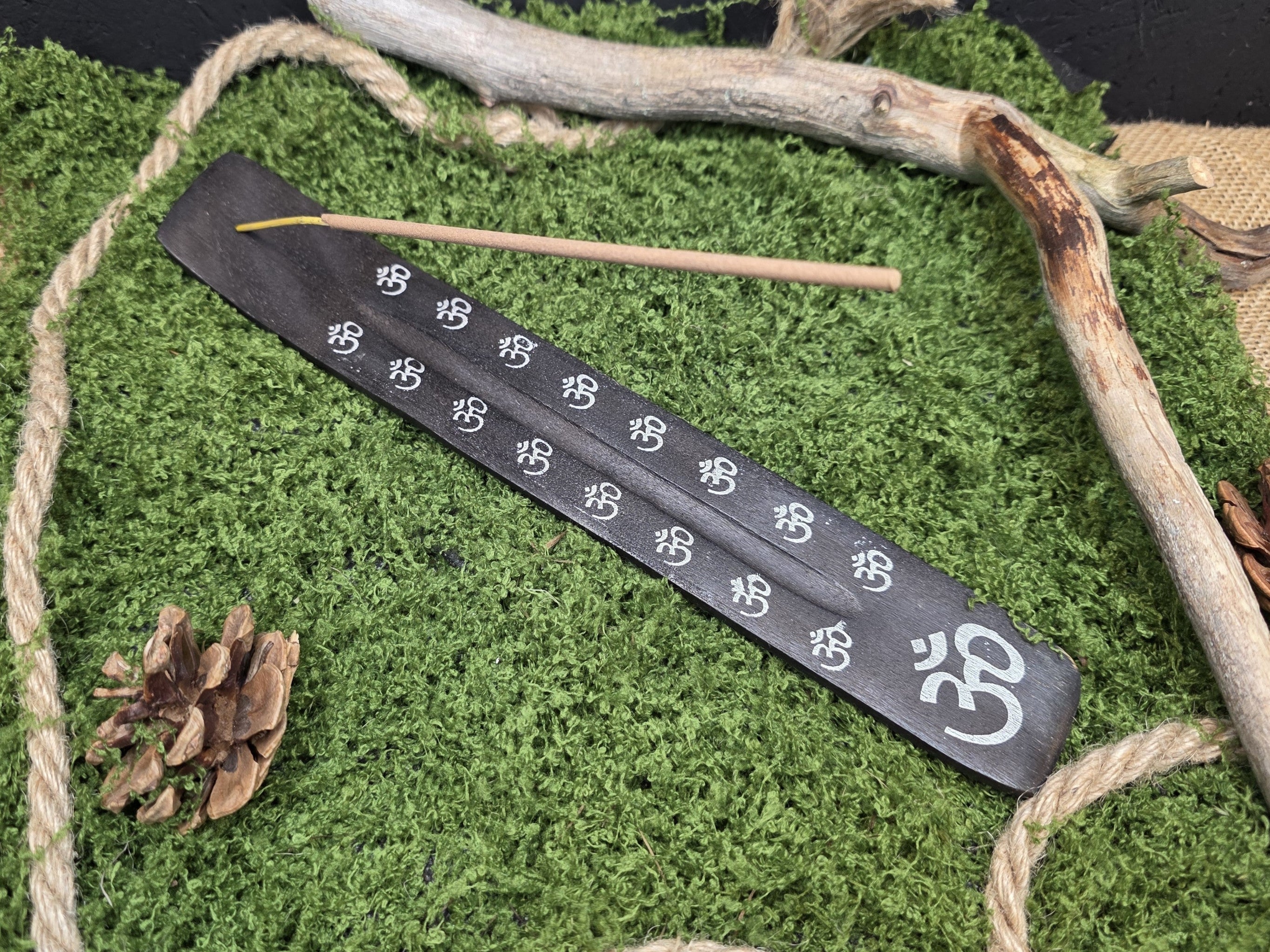 Tummat puiset suitsukepidikkeet