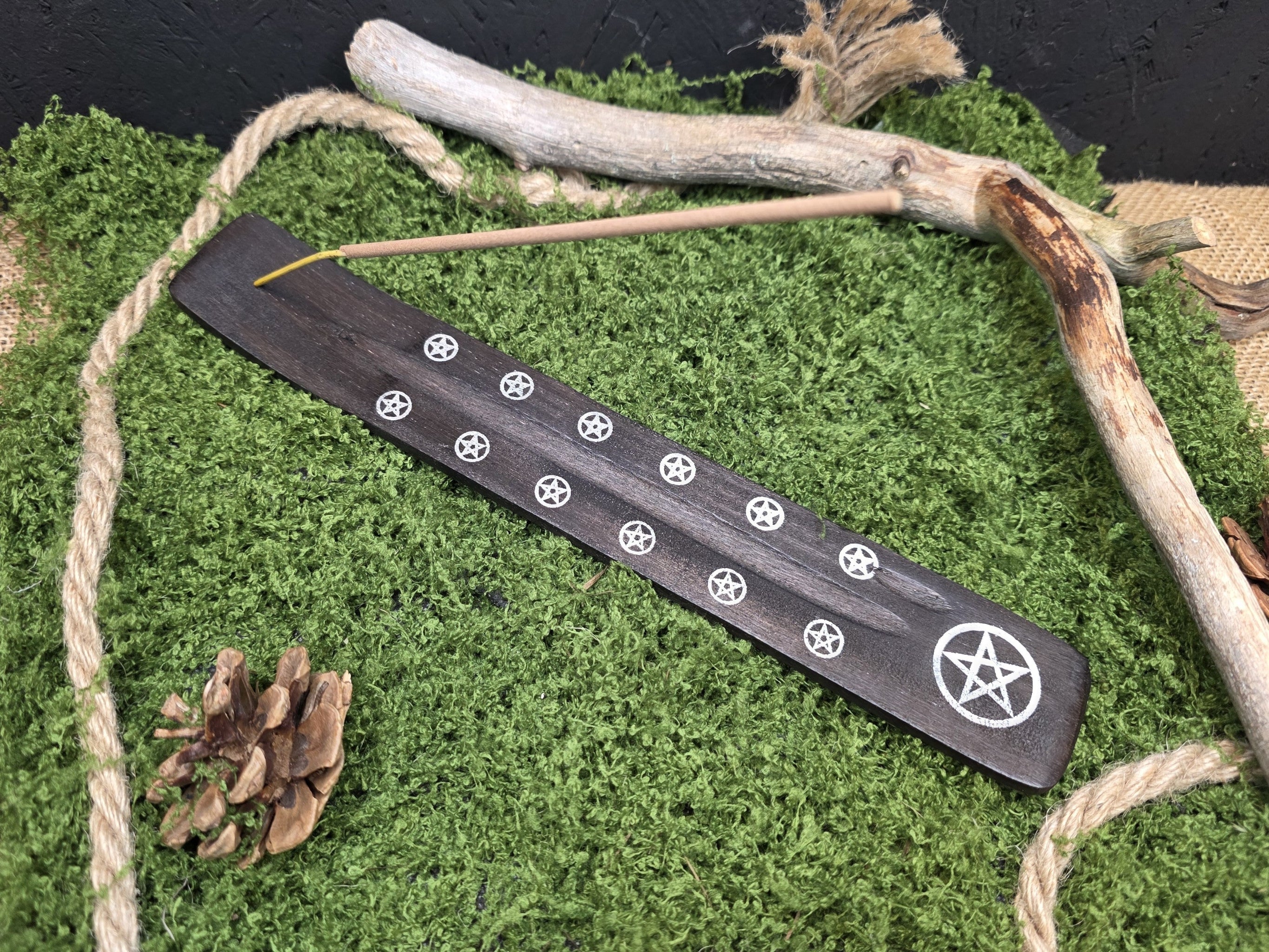 Tummat puiset suitsukepidikkeet