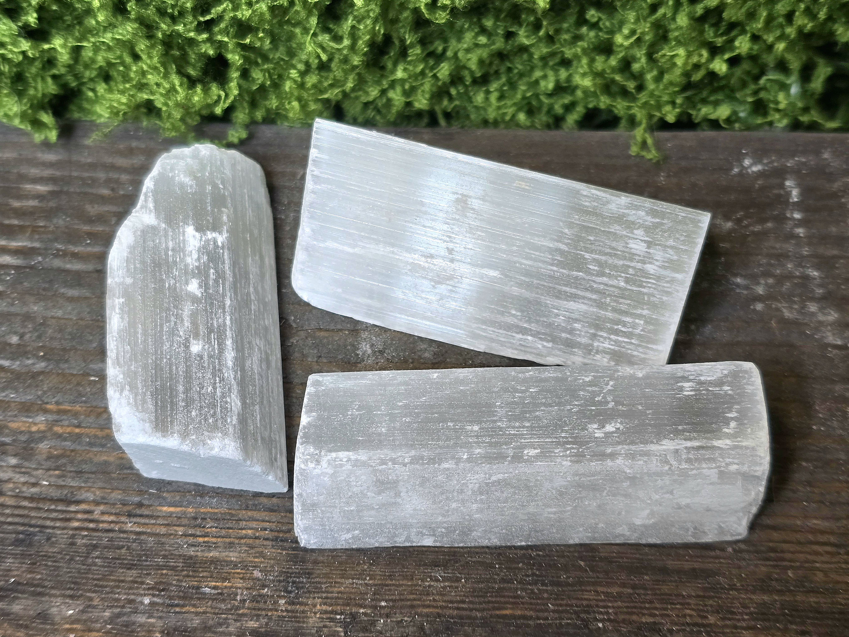 Seleniitti raakapala