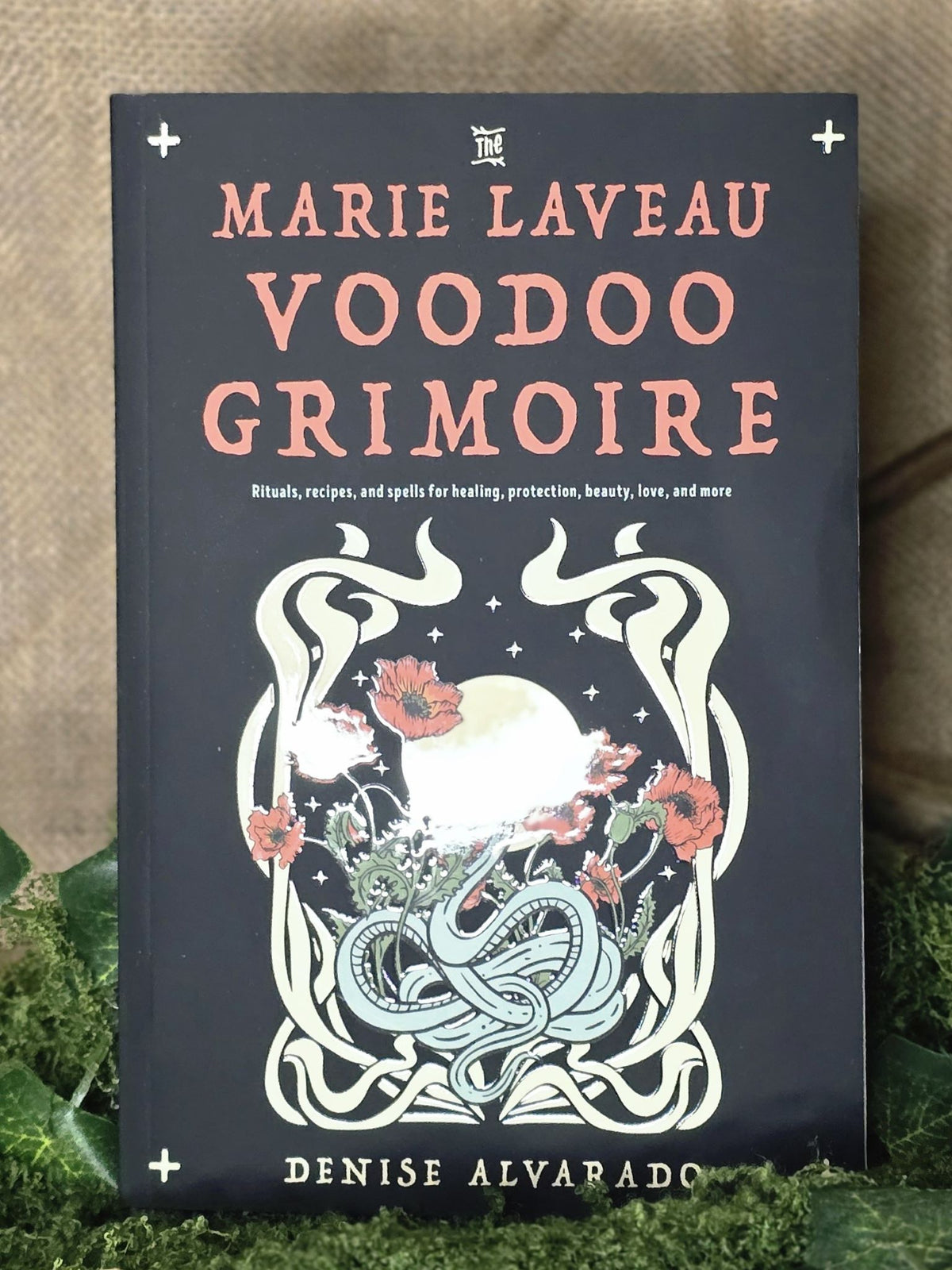The Marie Laveau Voodoo Grimoire - Rituals, Recipes, and Spells for Healing, Protection, Beauty, Love, and More
