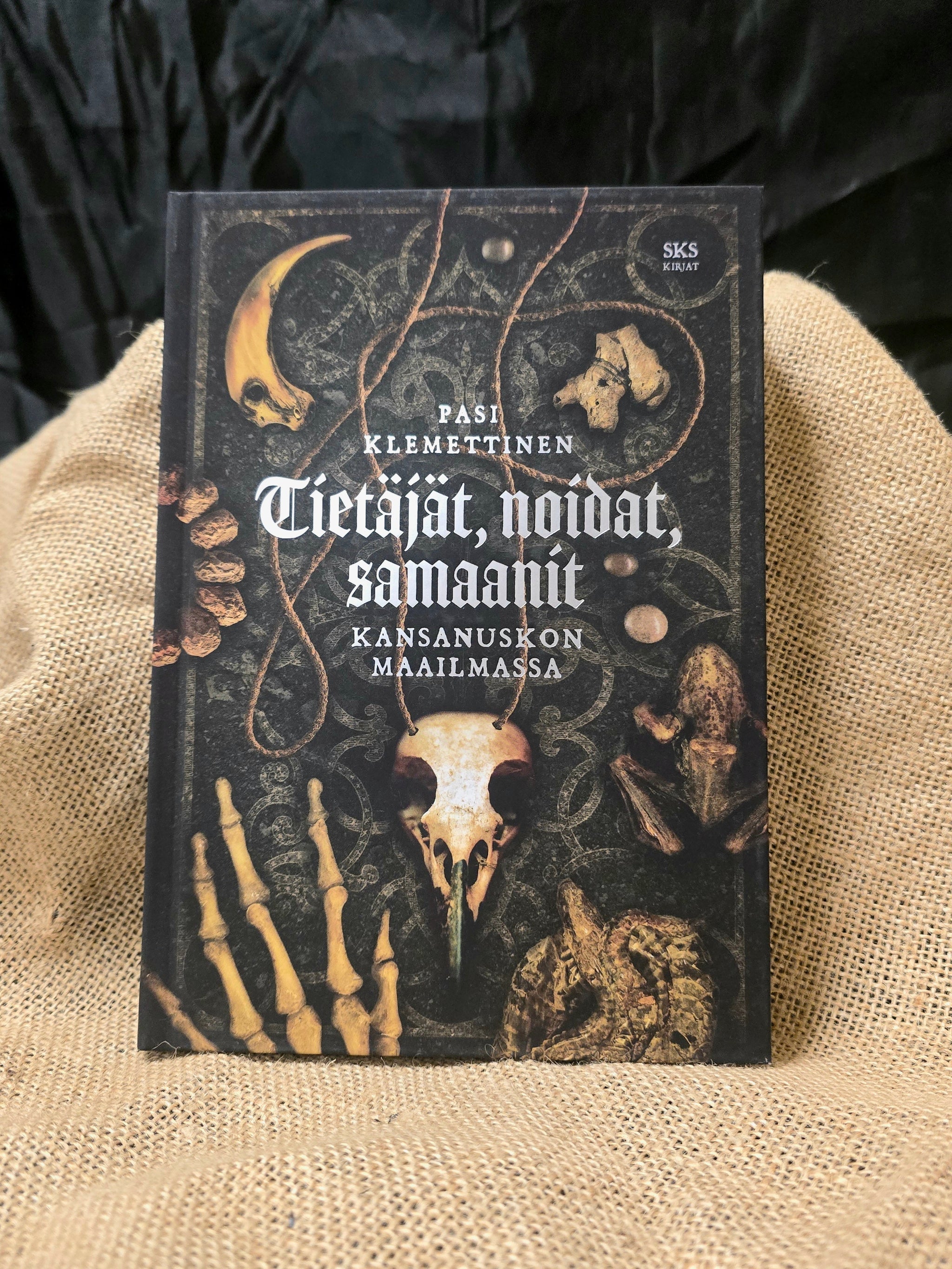 Tietäjät, noidat, samaanit