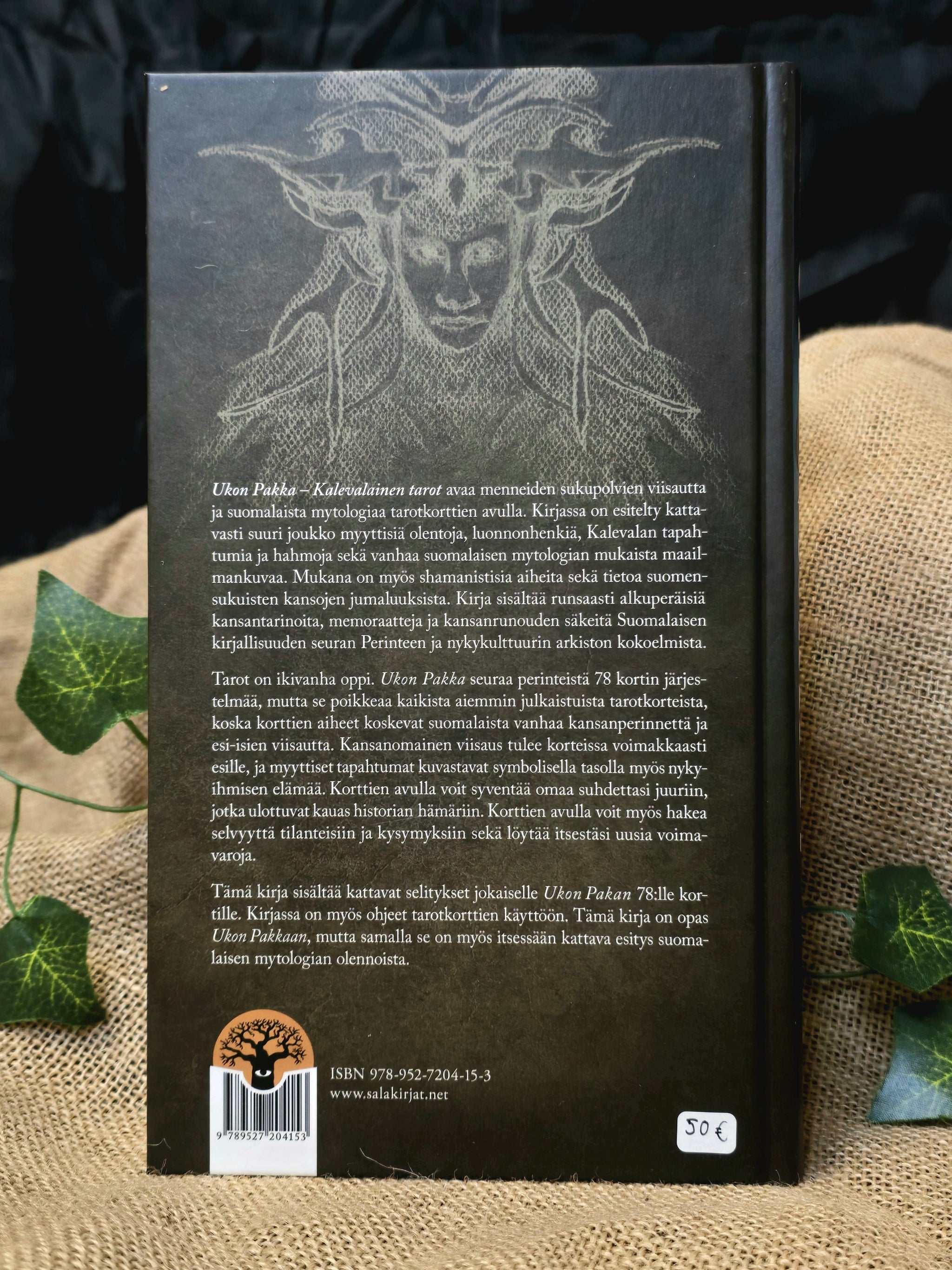 Ukon Pakka -tarotkortit ja kirja
