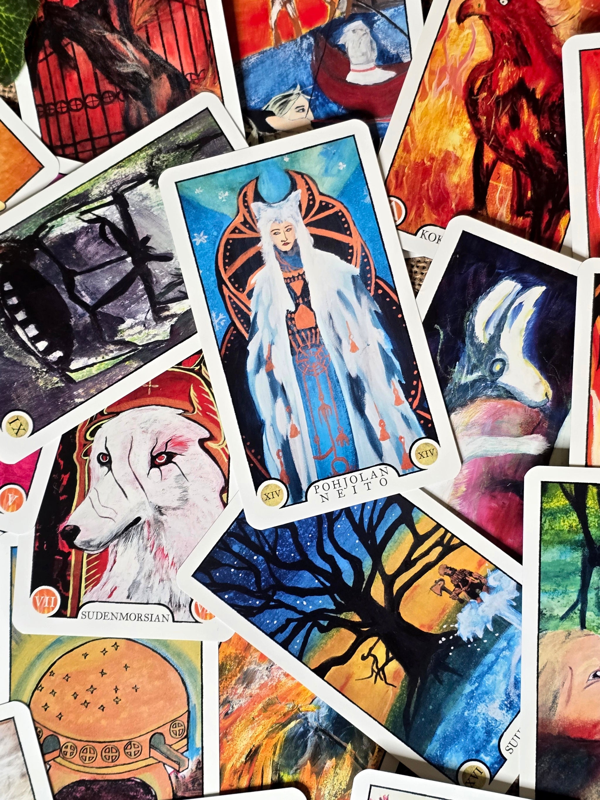 Ukon Pakka -tarotkortit ja kirja