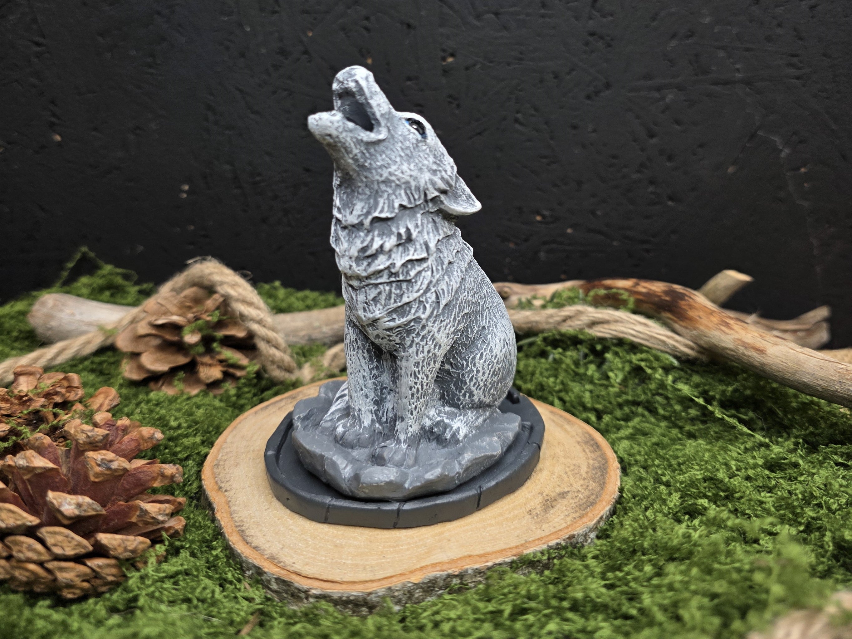 Ulvova susi suitsukepoltin kartiosuitsukkeille.