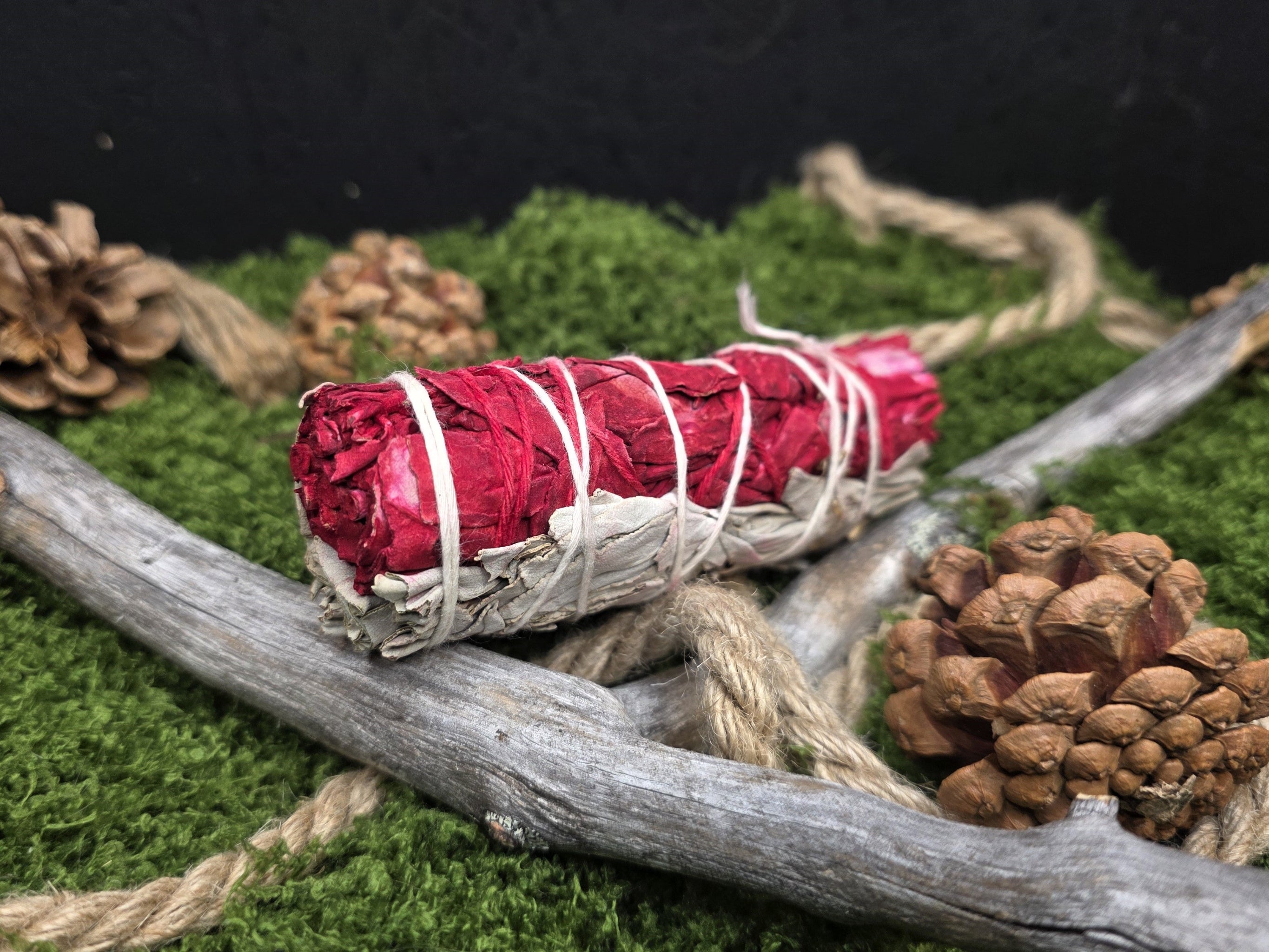 Valkosalvia-Dragon's Blood Suitsukekimppu