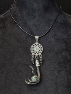 Metsävariksen unipolku -kaulakoru