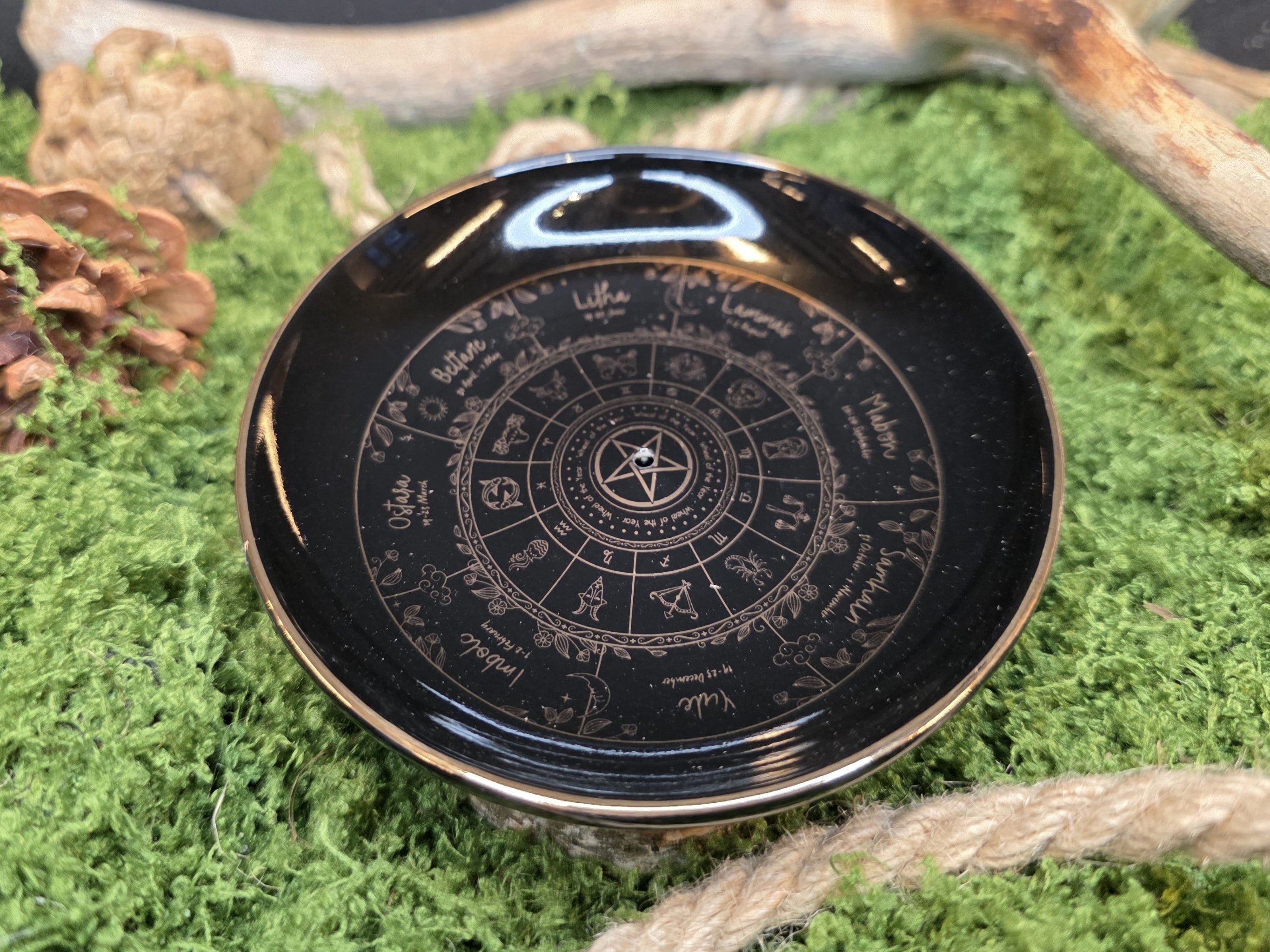 Vuodenpyörä suitsukepidike