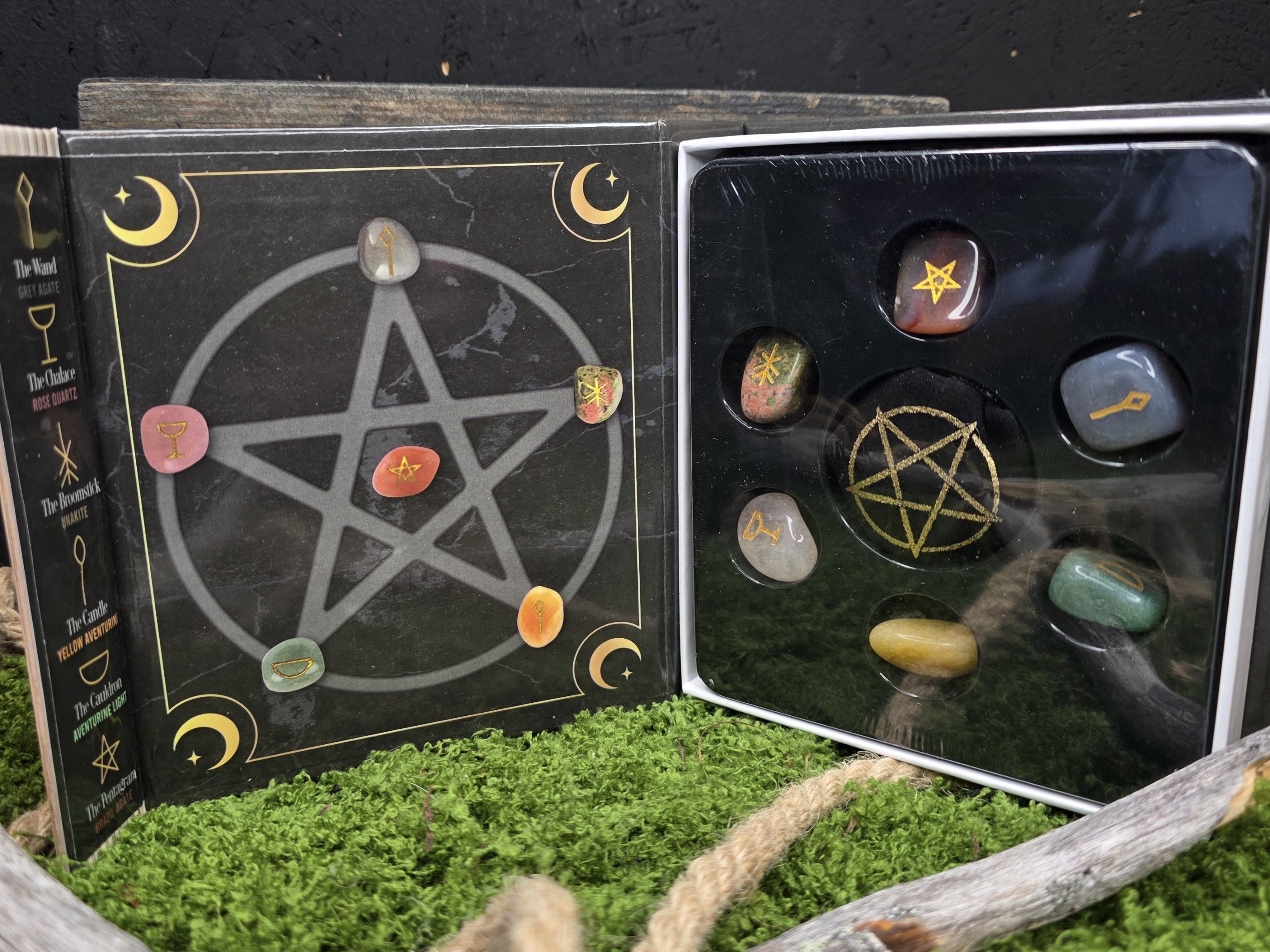 Kristalli setti, 6 erilaista kristallia ja englanninkieliset ohjeet.