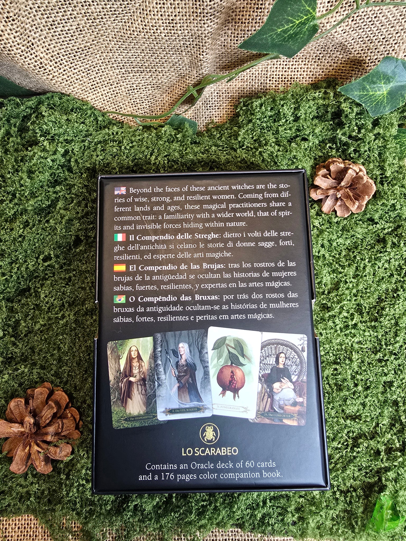 A Compendium of Witches Oracle -oraakkelikortit