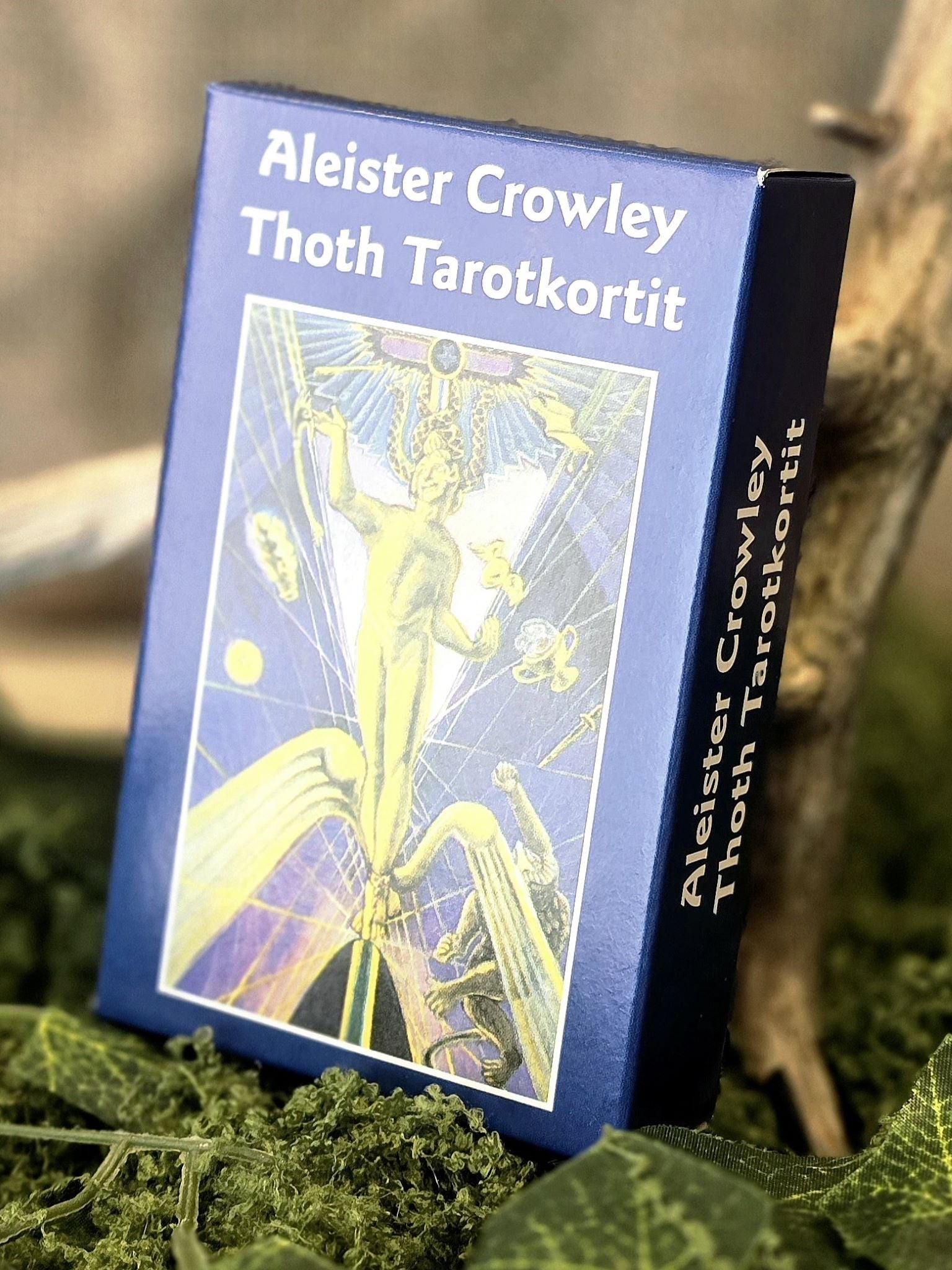Crowley Thot -tarotkortit & Tarot Sielun peili -opaskirja.
