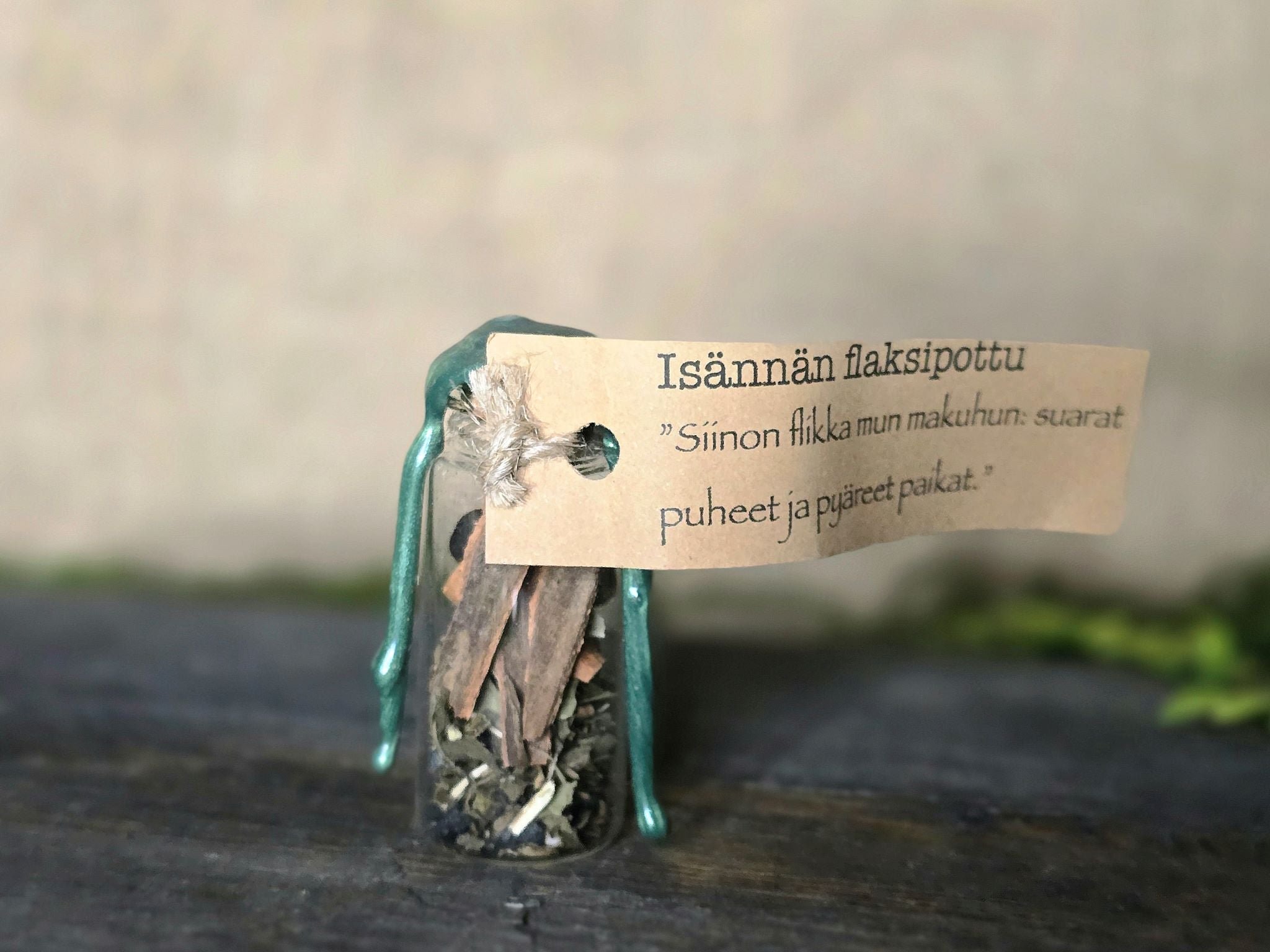 Isännän flaksipottu loitsupullo.