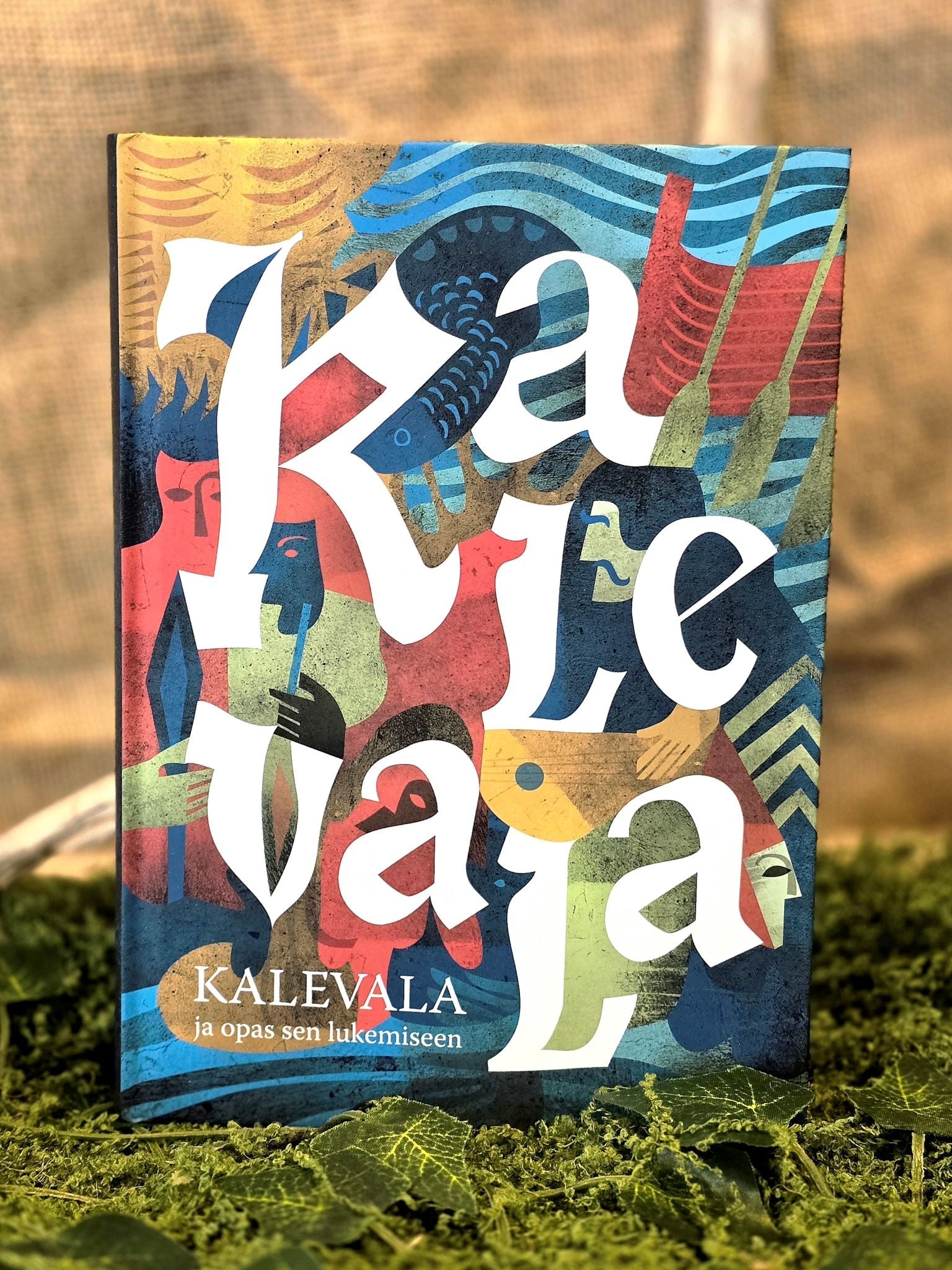 Kalevala ja opas sen lukemiseen. Toimittaja Liisa Kaski. Inked Mystiqs noitakaupasta.