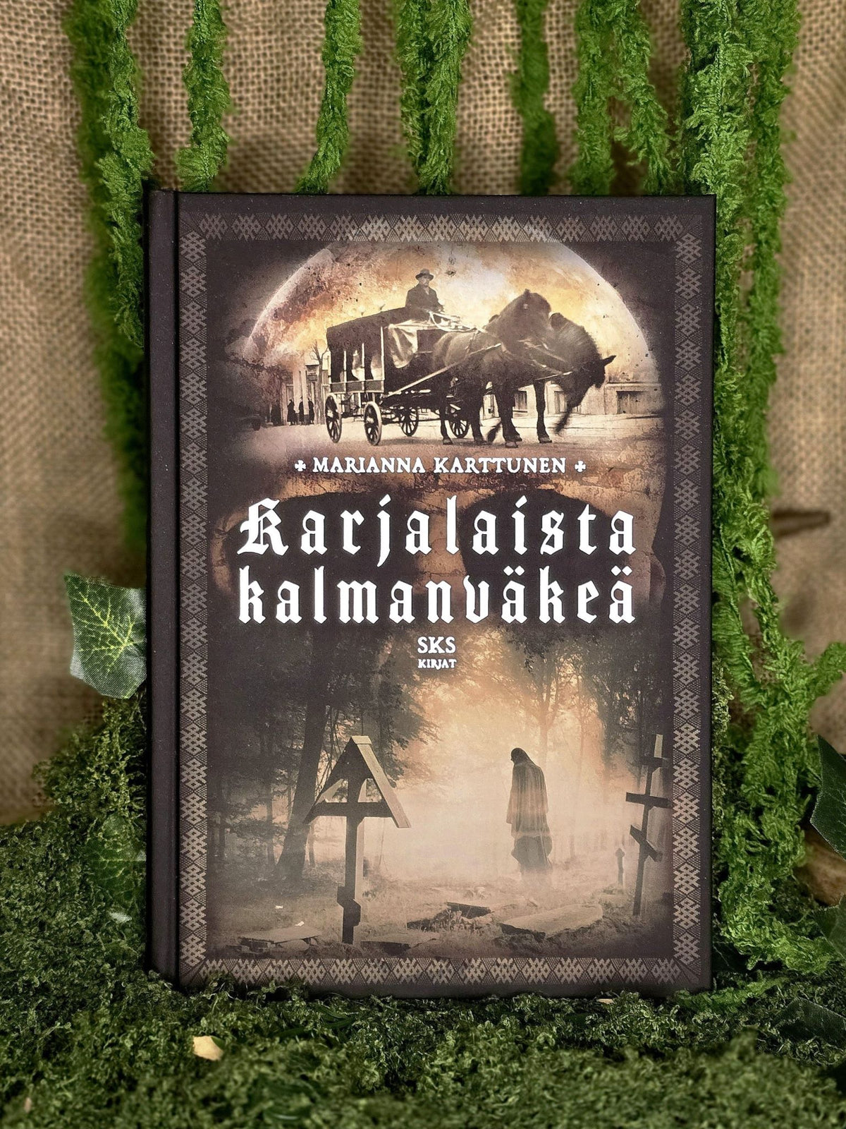 Karjalaista kalmanväkeä kirja.