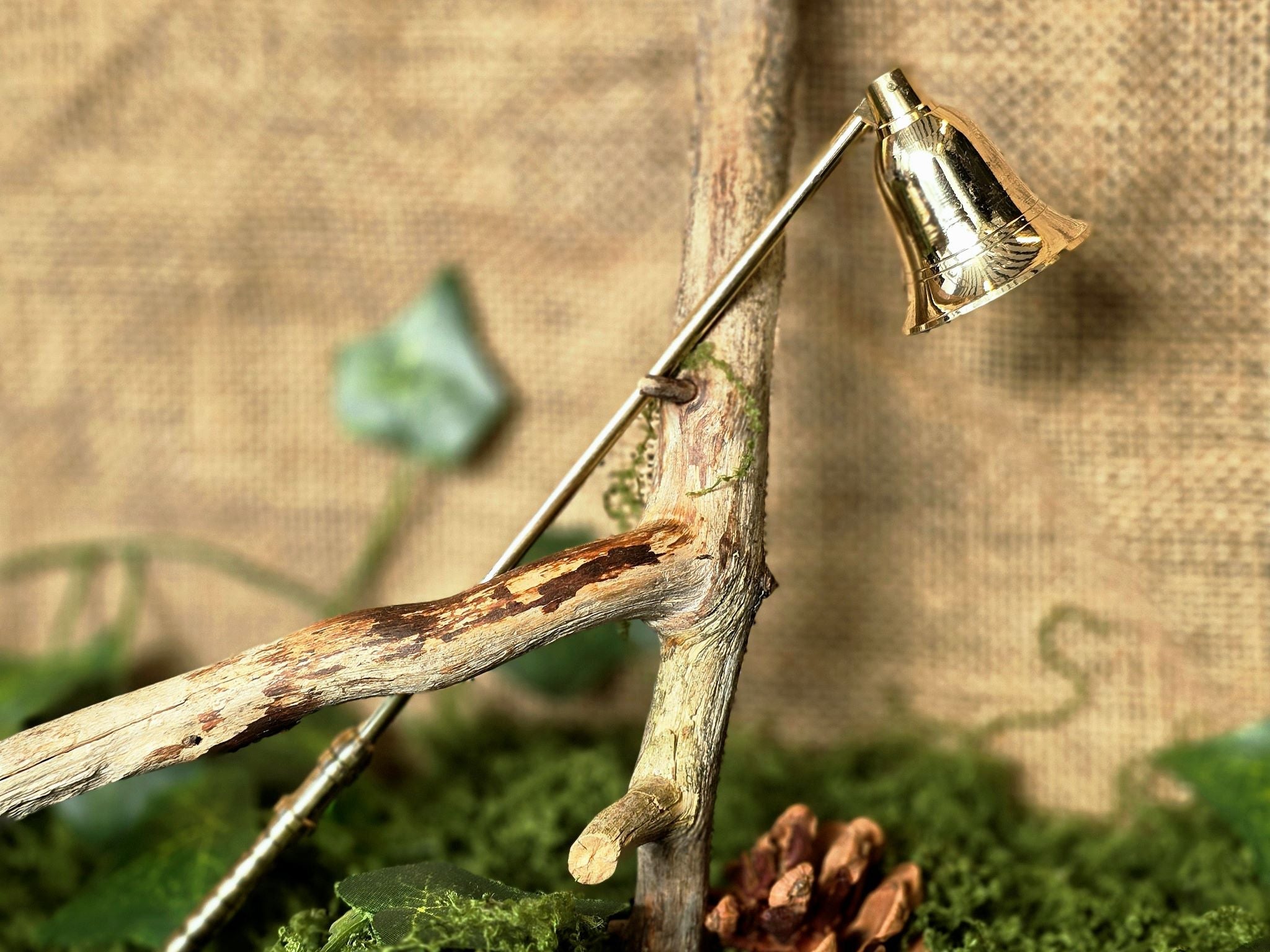 Kynttilän sammutin kynttilöiden sammutukseen.