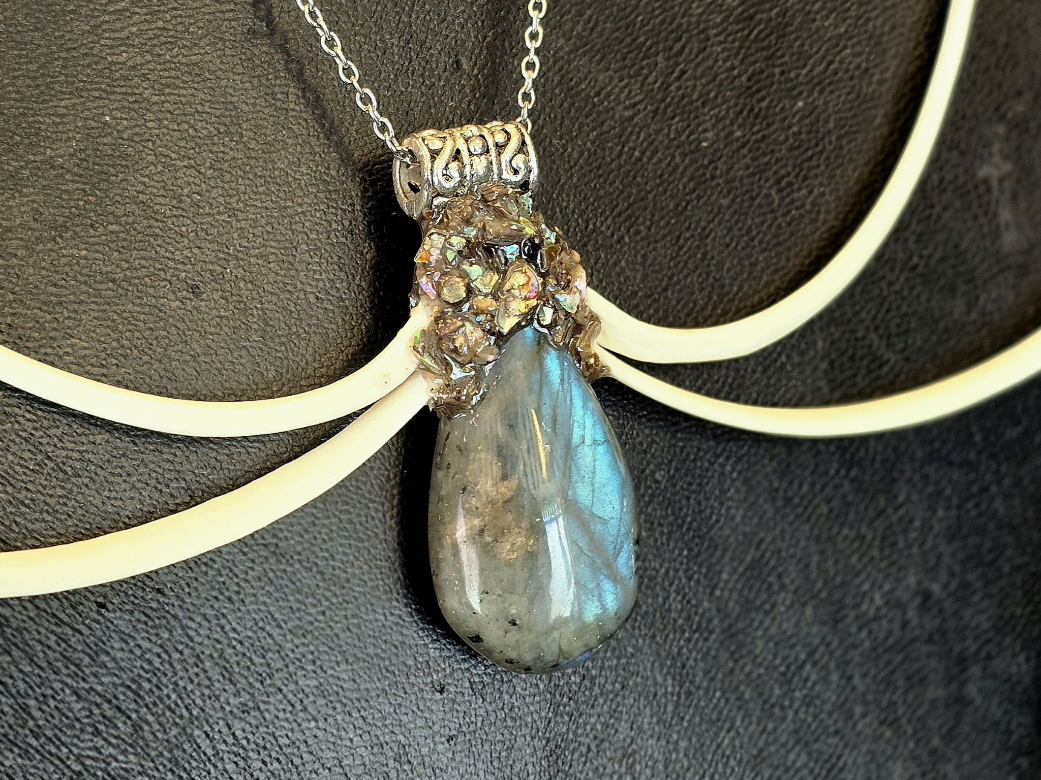 Labradoriitin Siivet - kaulakoru - Inked Mystiqs