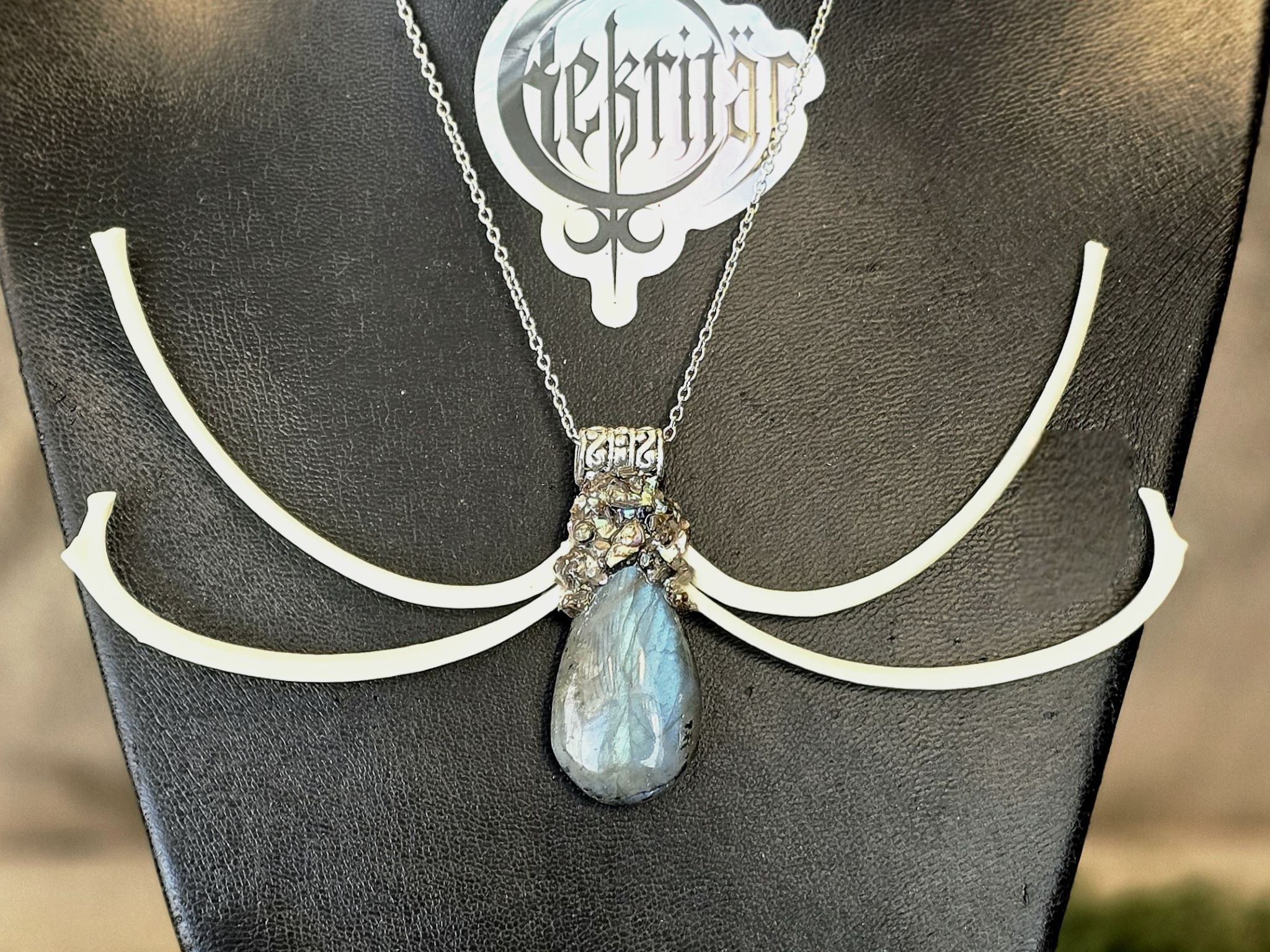 Labradoriitin Siivet - kaulakoru - Inked Mystiqs