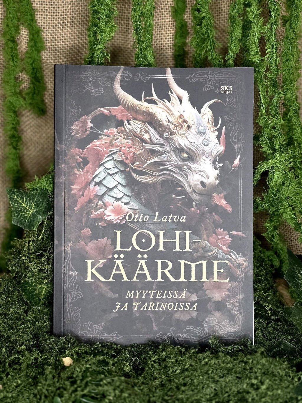 Otto Latvan kirja Lohikäärme myyteissä ja tarinoissa.