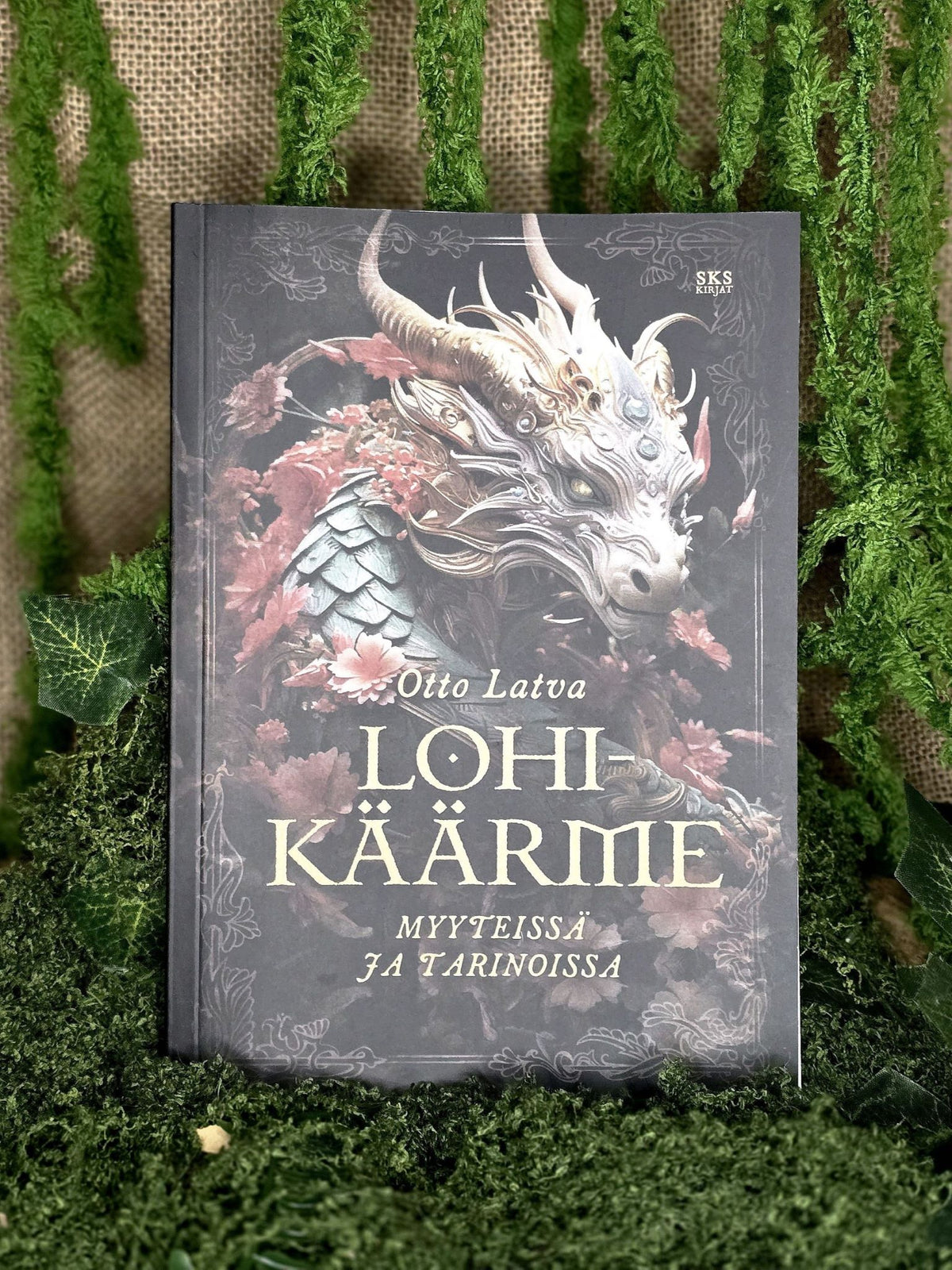 Otto Latvan kirja Lohikäärme myyteissä ja tarinoissa.