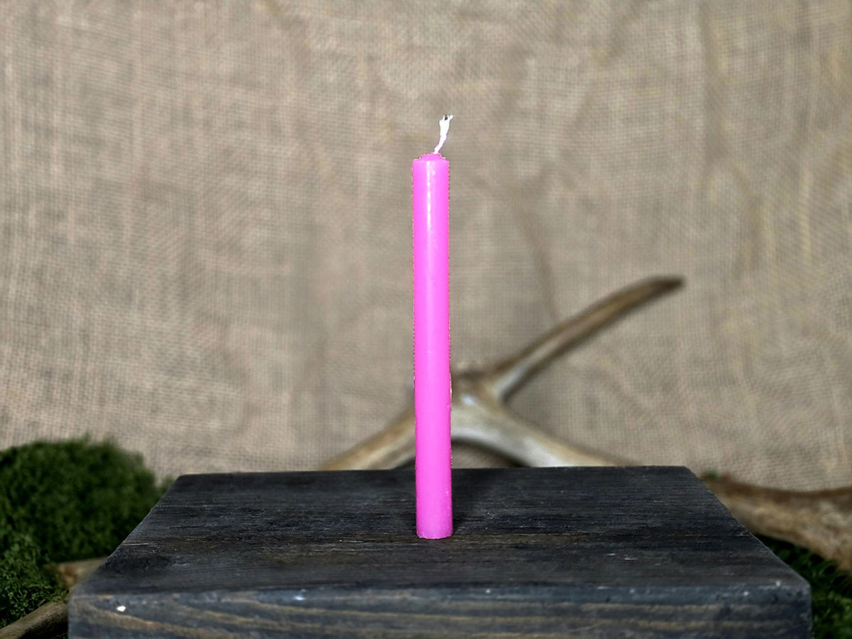 Pinkki loitsukynttilä.