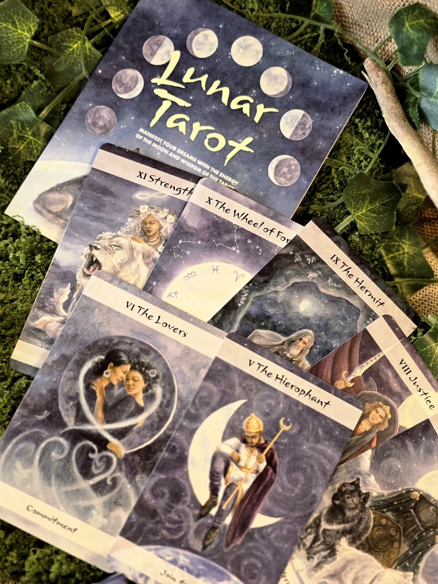 Lunar Tarot - tarotkortit - Inked Mystiqs