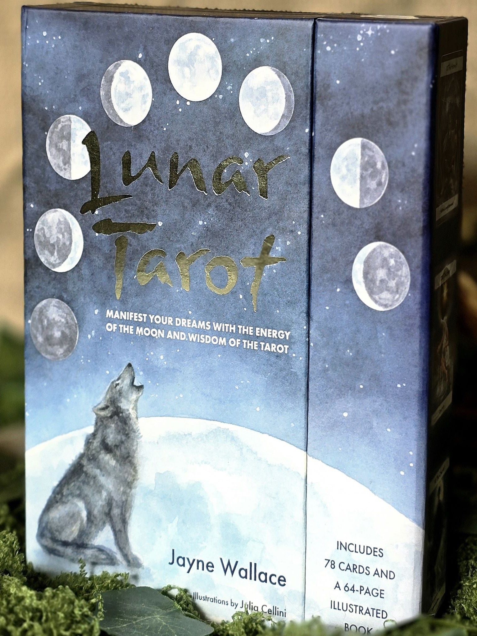 Lunar Tarot  - Manifest Your Dreams with the Energy of the Moon and Wisdom of the Tarot