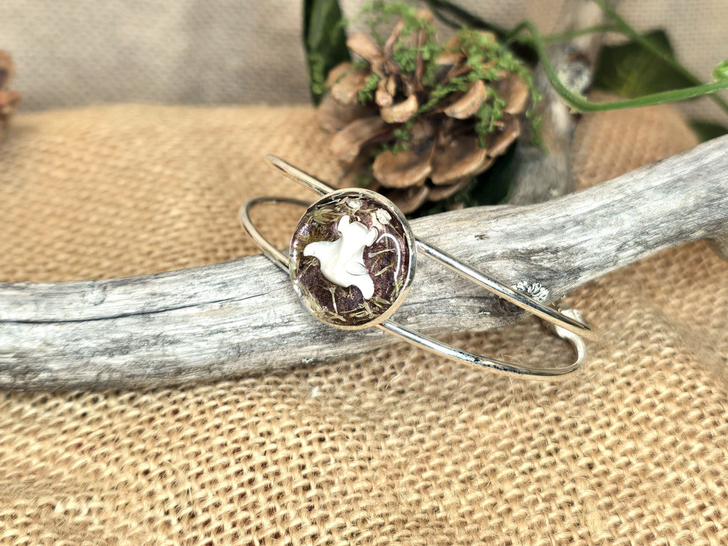 Rannekoru, säädettävä, naakanikamaluusta valmistettu. 