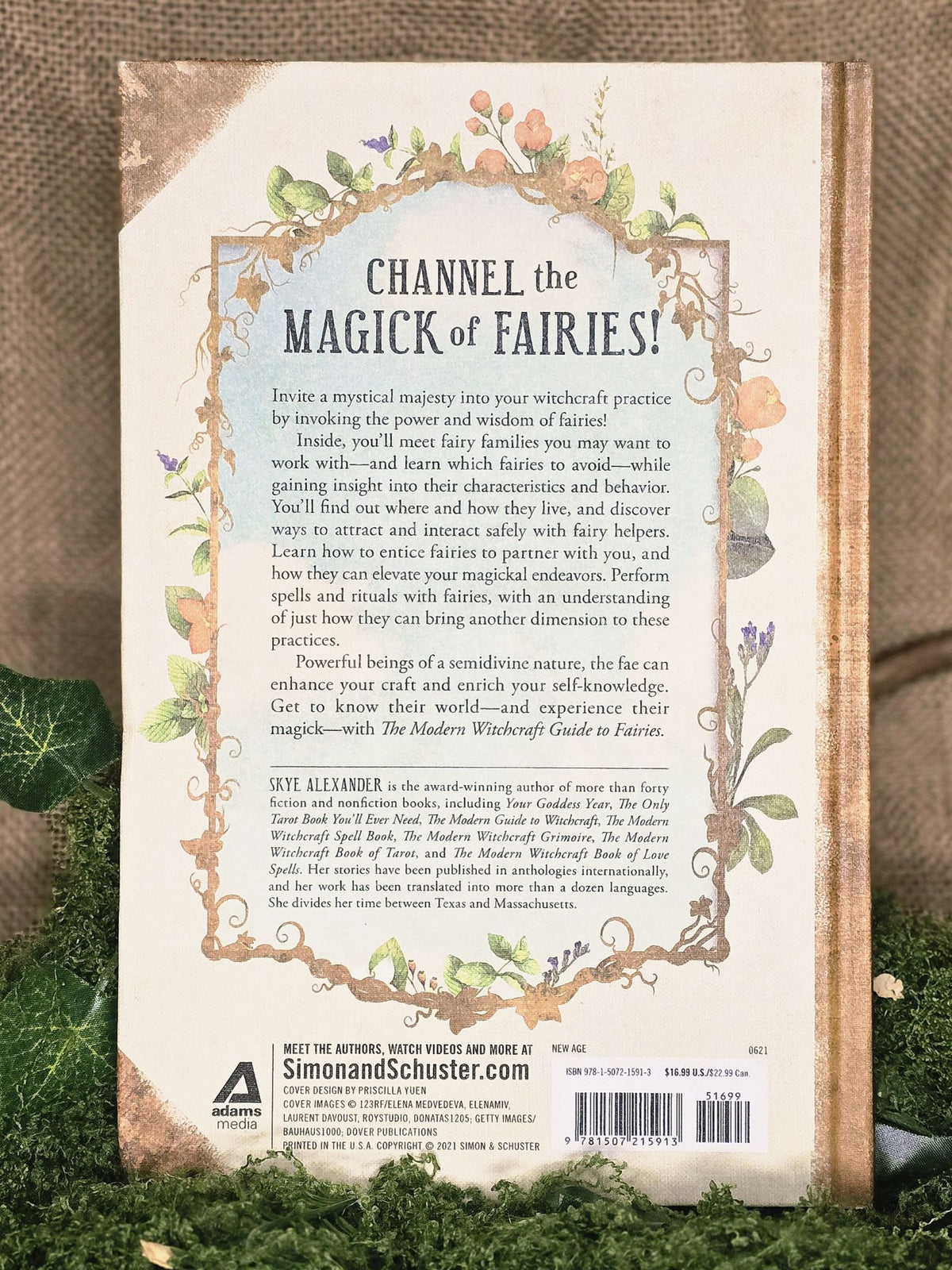 Keiju opas englanniksi. Modern witchcraft guide to fairies.