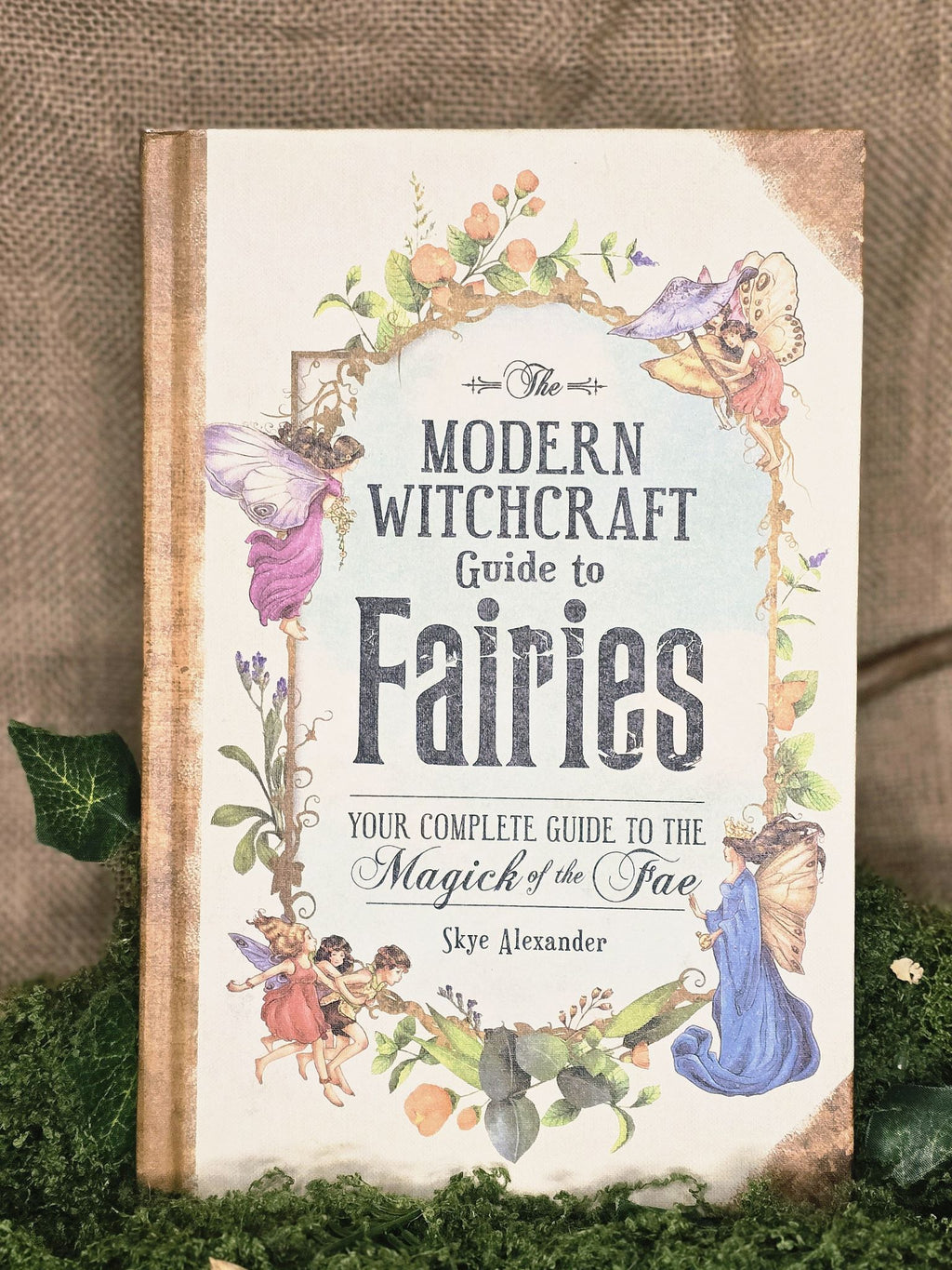 Keiju opas englanniksi. Modern witchcraft guide to fairies.