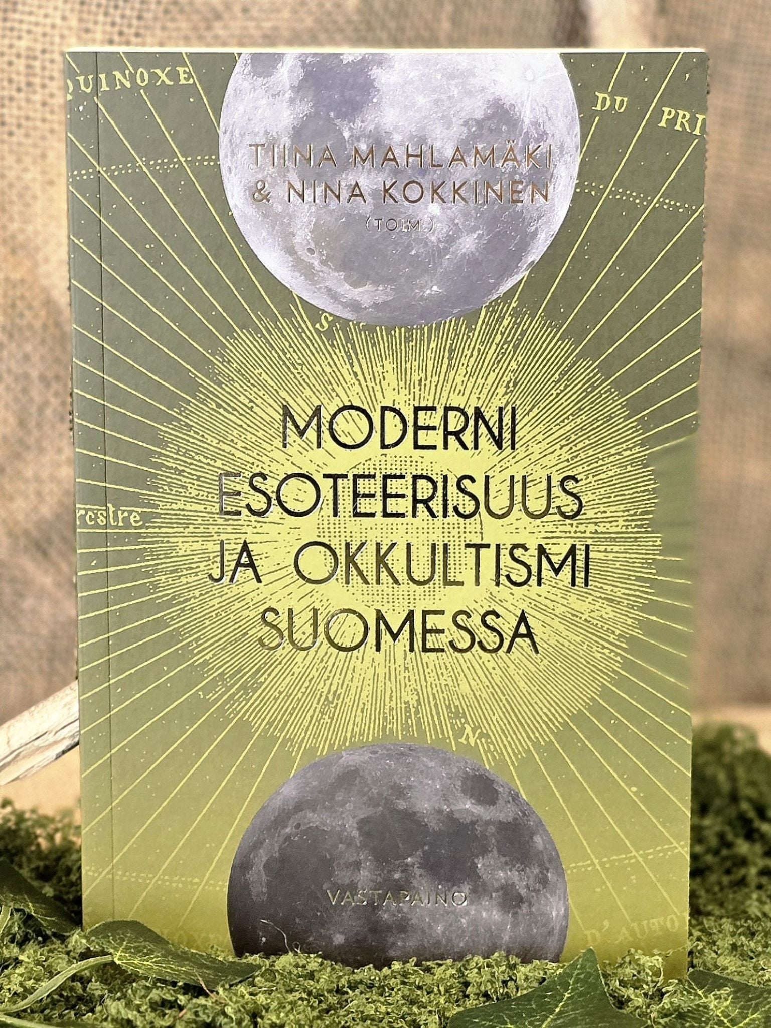 Tiina Mahlamäki ja Nina Kokkinen kirja Moderni Esoterisuus ja okkultismi Suomessa etukansi. 