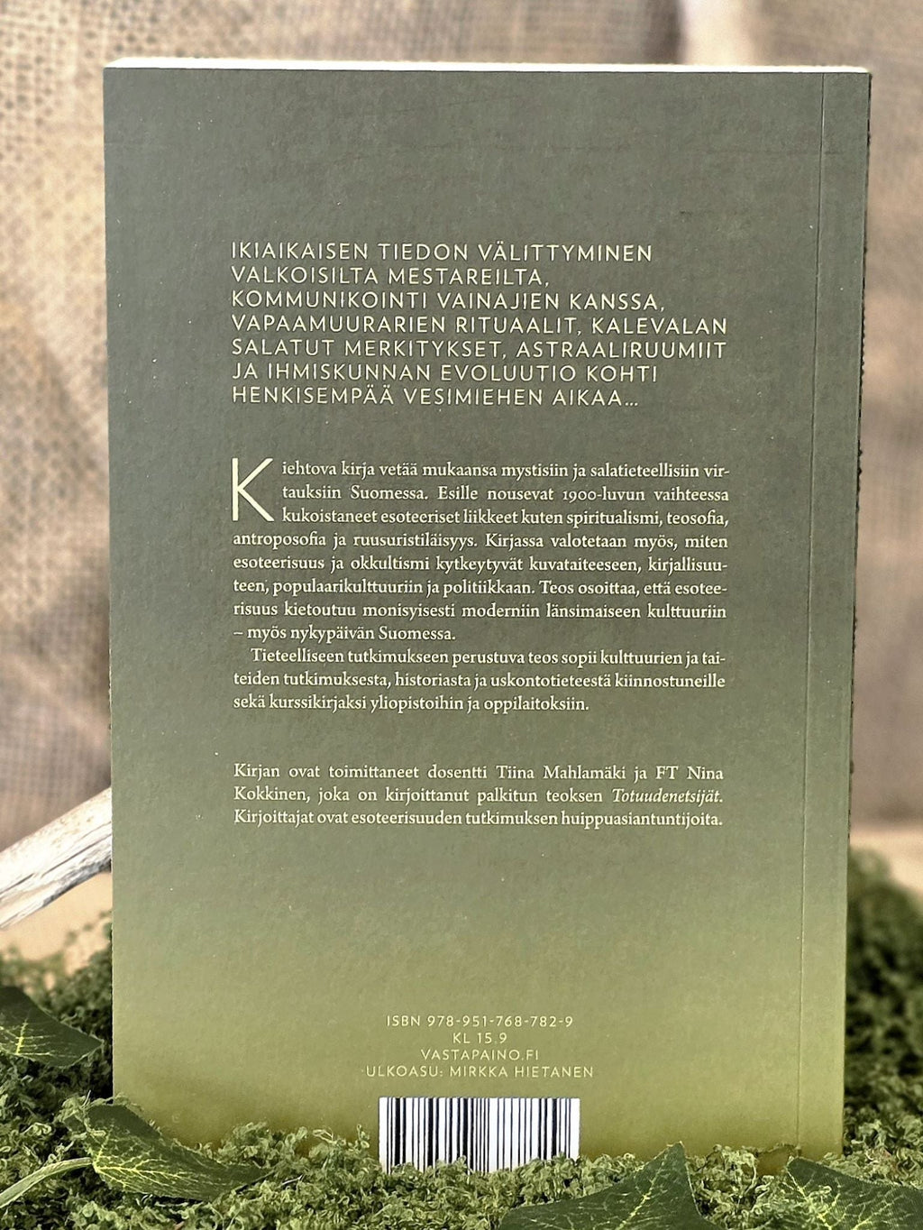 Tiina Mahlamäki ja Nina Kokkinen kirja Moderni Esoterisuus ja okkultismi Suomessa takakansi.