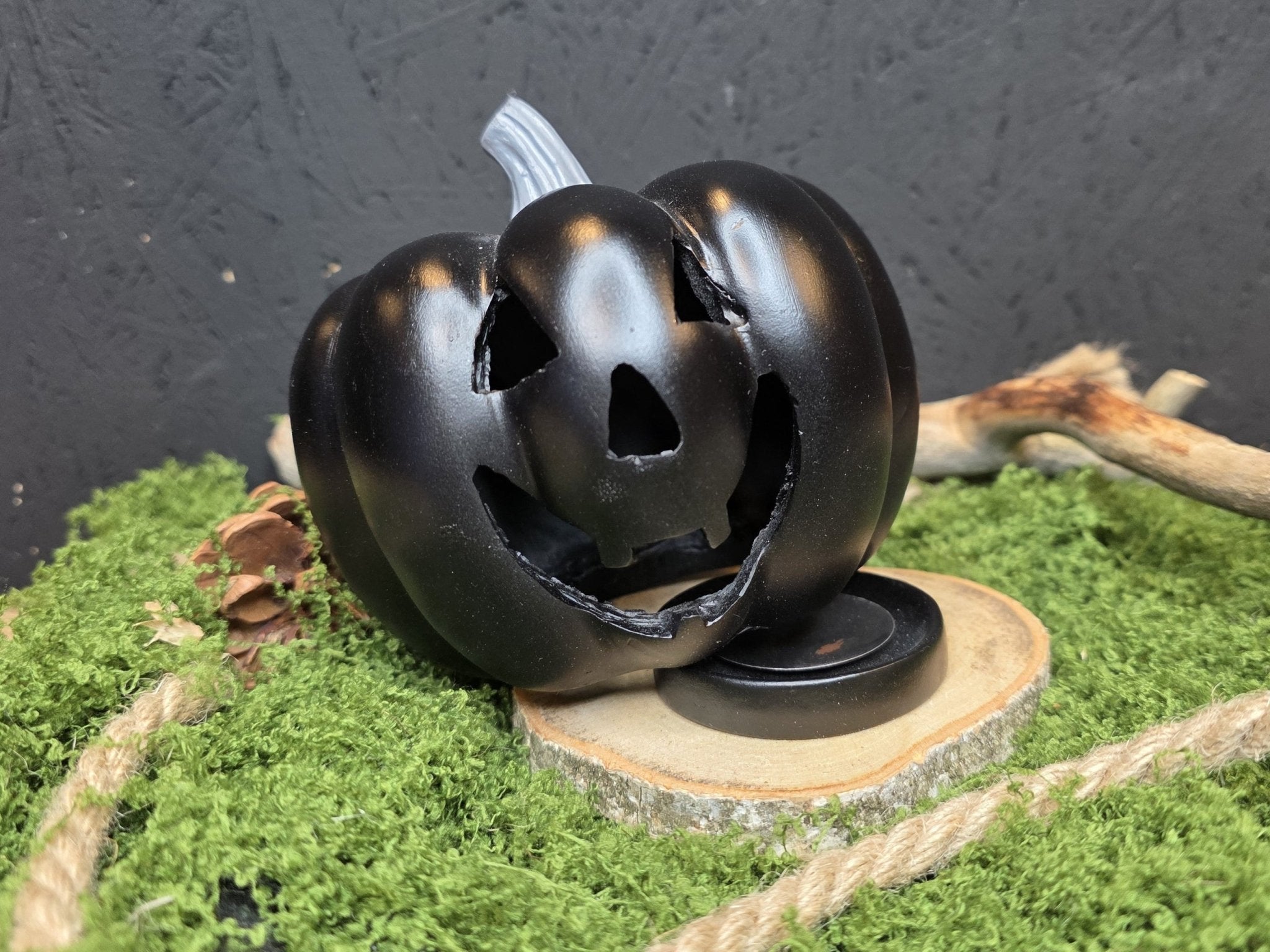 Suitsukepoltin, musta kurpitsa. 