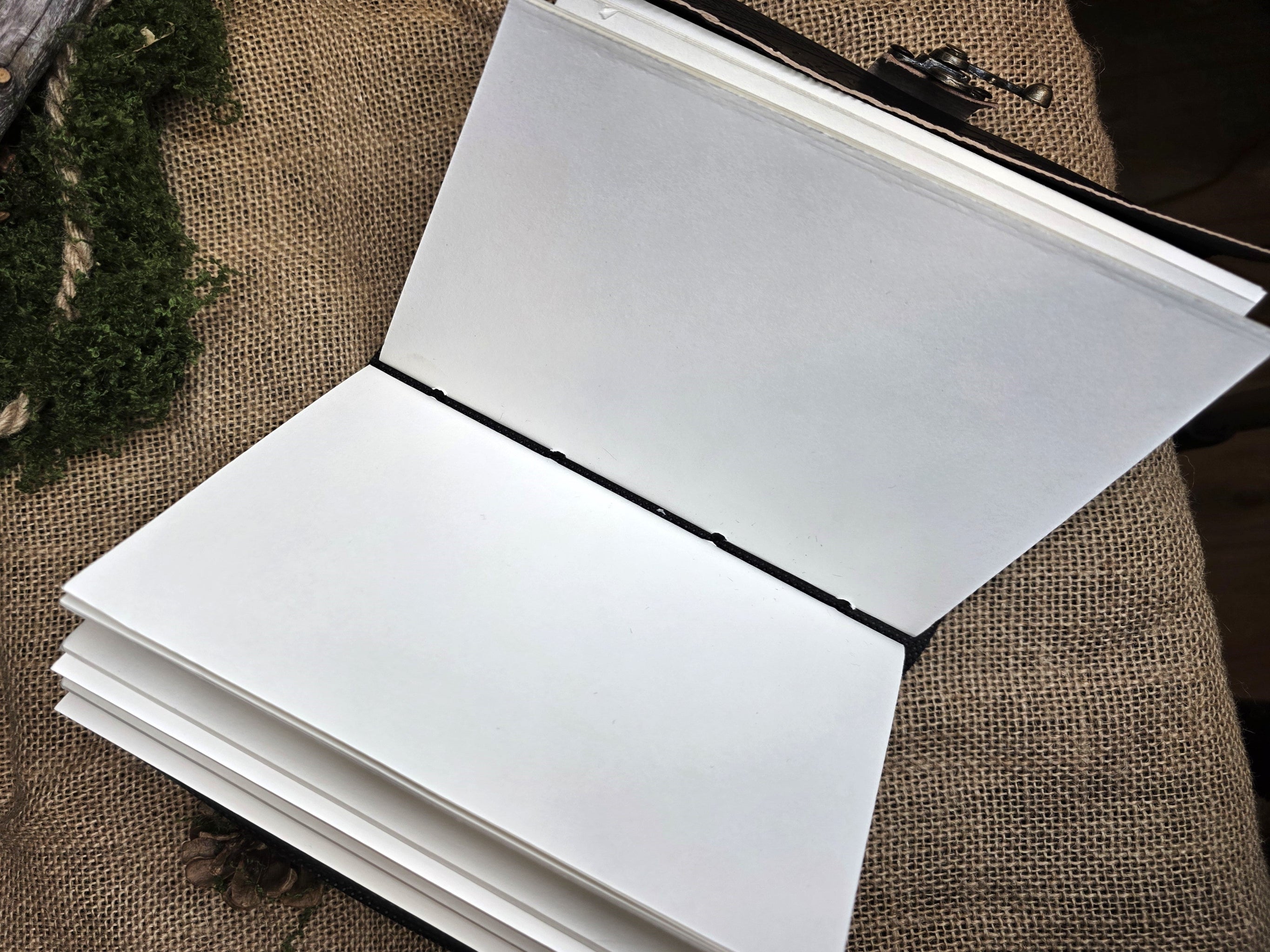 Musta Elämänpuu -muistikirja