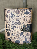 Muistikirja My book of spells tekstillä. 