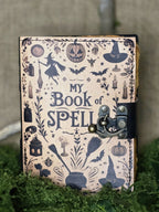 Muistikirja My book of spells tekstillä. 