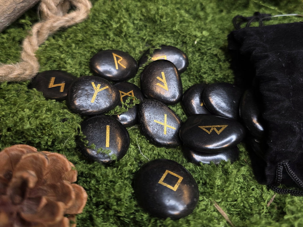 Onyx Riimukivet - Inked Mystiqs