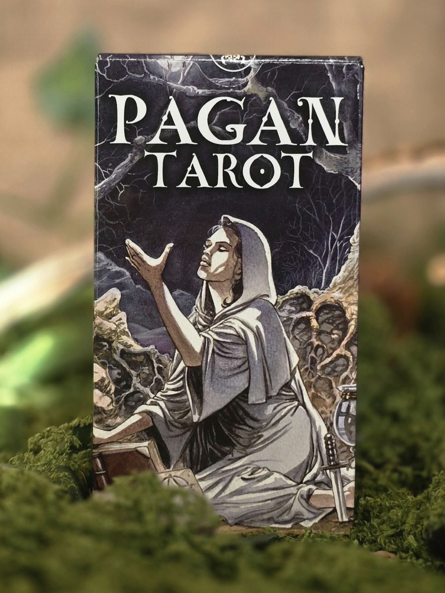 Pagan Tarot kortit Inked Mystiqs noitakaupasta!